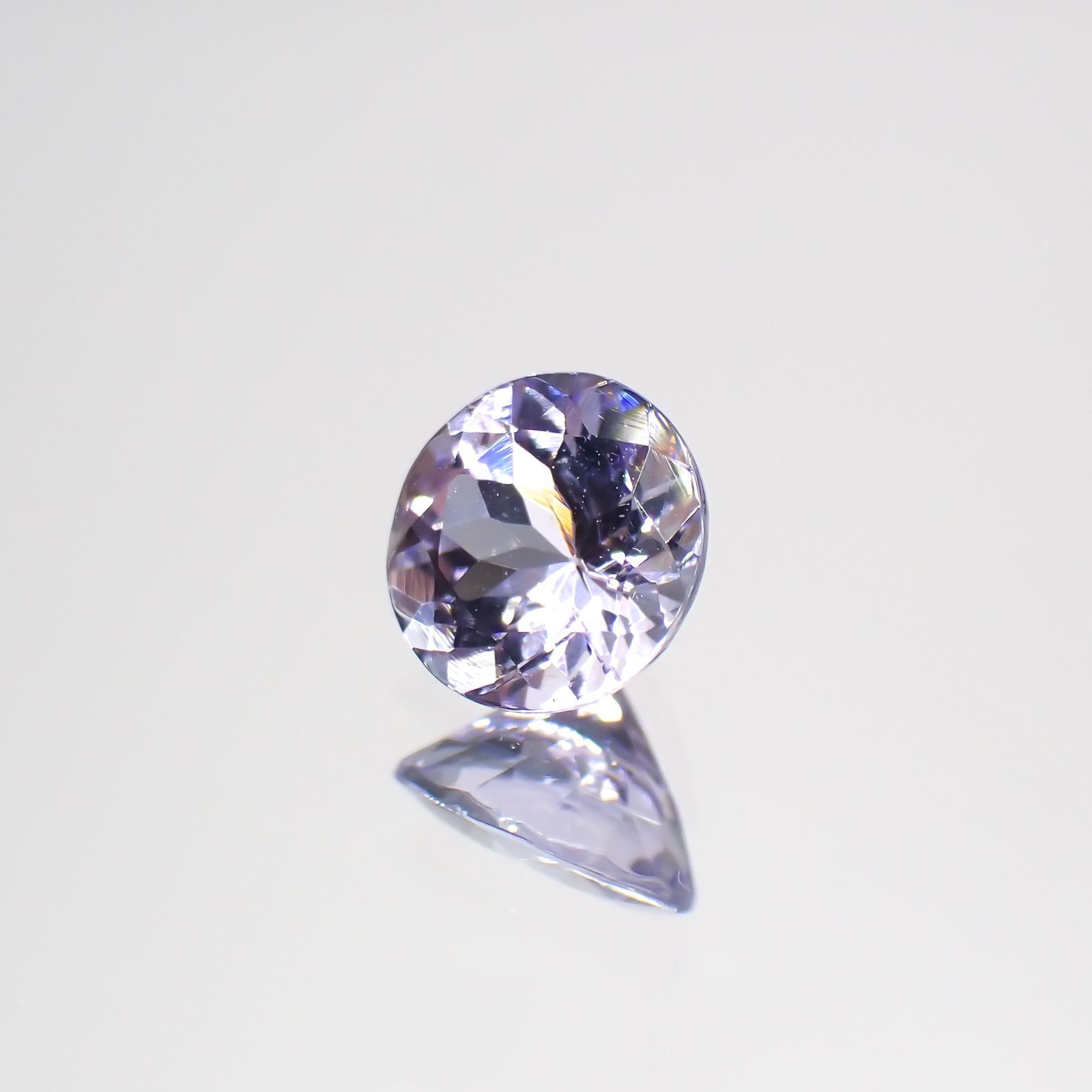 ラベンダーゾイサイト(宝石名ゾイサイト)タンザニア産 0.64ct 識別済[220115062]5.5x5.5mm前後