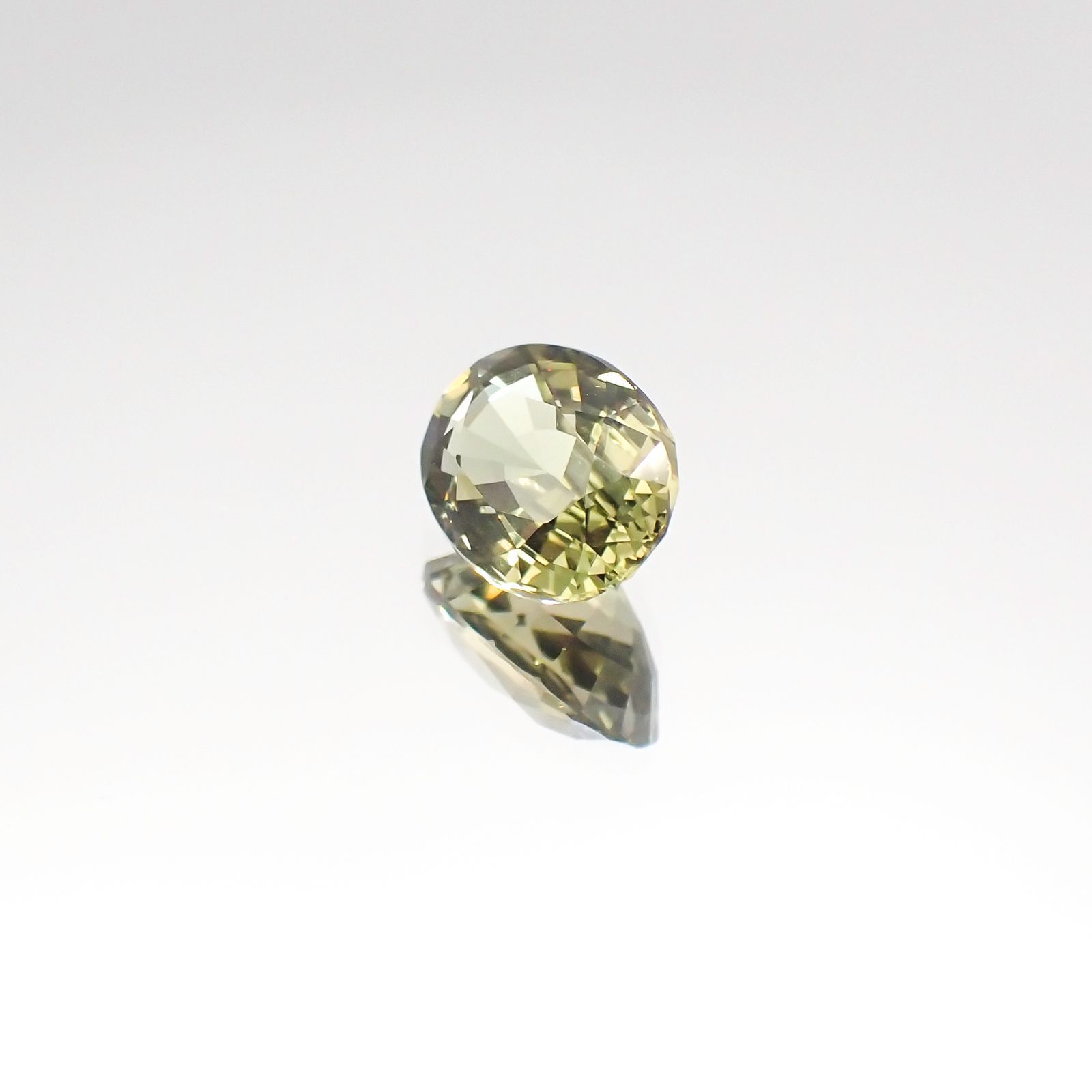 コーネルピン(宝石名グリーン・コーネルピン)スリランカ産 1.303ct ソ付(彩珠)[231124089]7.8x6mm前後