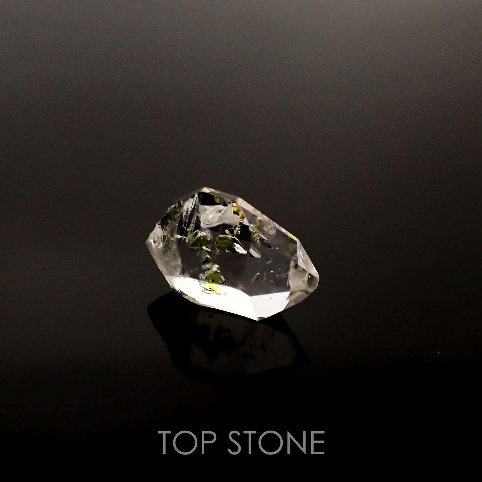 オイルインクォーツ パキスタン産 ルース 3.09ct[210811436]12.2×8.3mm前後