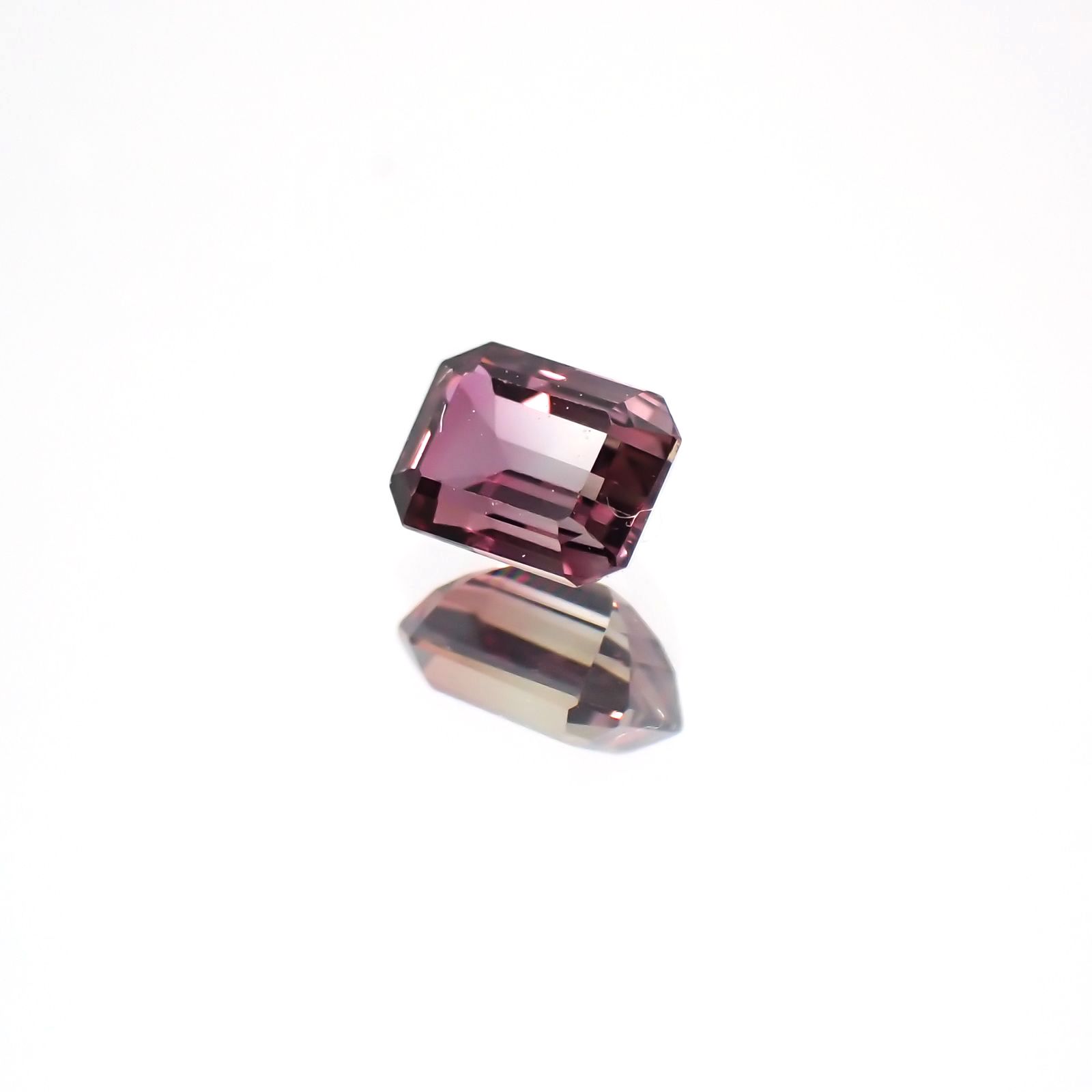バイカラーサファイア(宝石名バイカラー・サファイア) タンザニア産 0.26ct 識別済[21069752]3.8×2.9mm前後