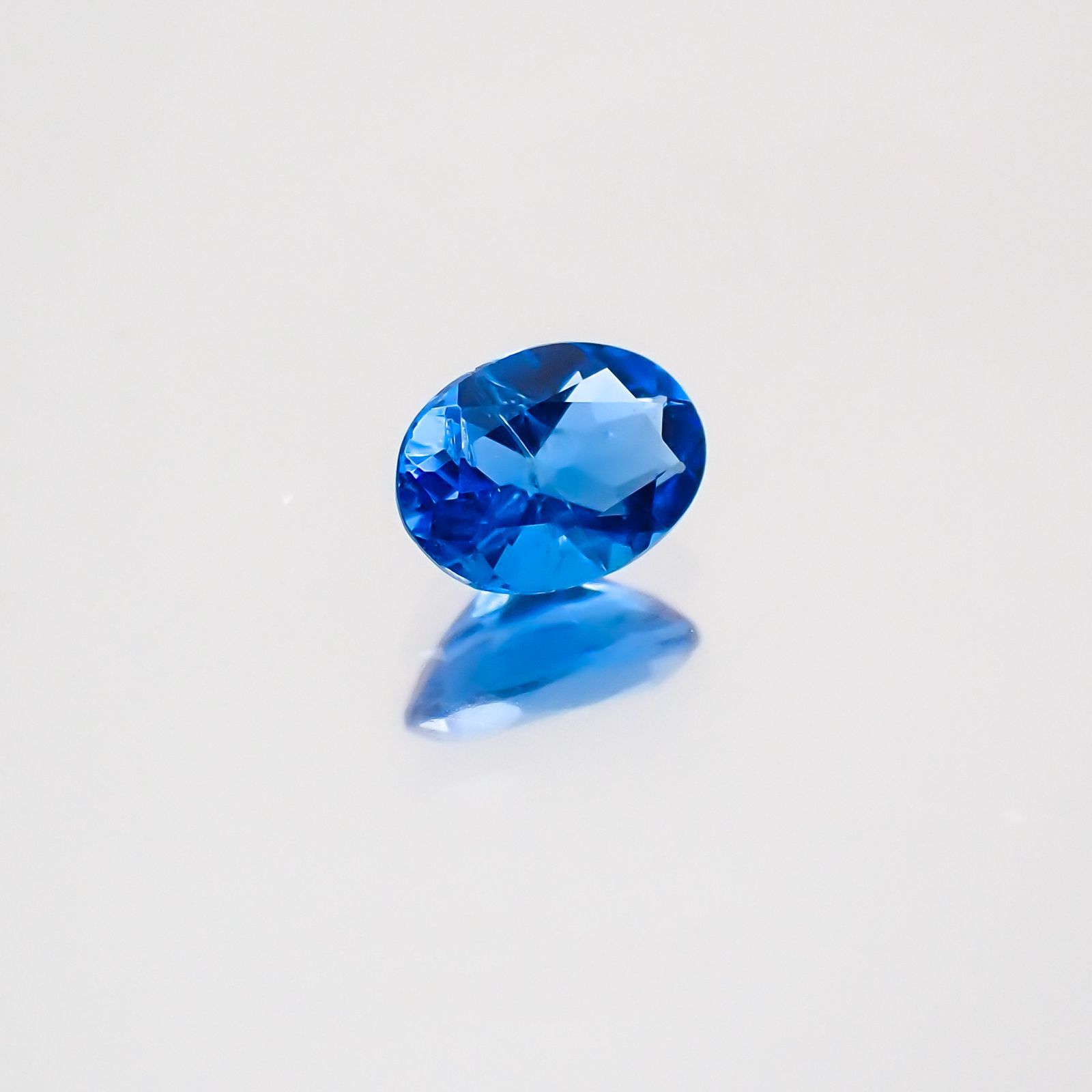 アウイナイト フルオレッセンス(宝石名アウイナイト) ドイツ産 0.103ct ソ付(日独)[21049769]3.7×2.8mm前後