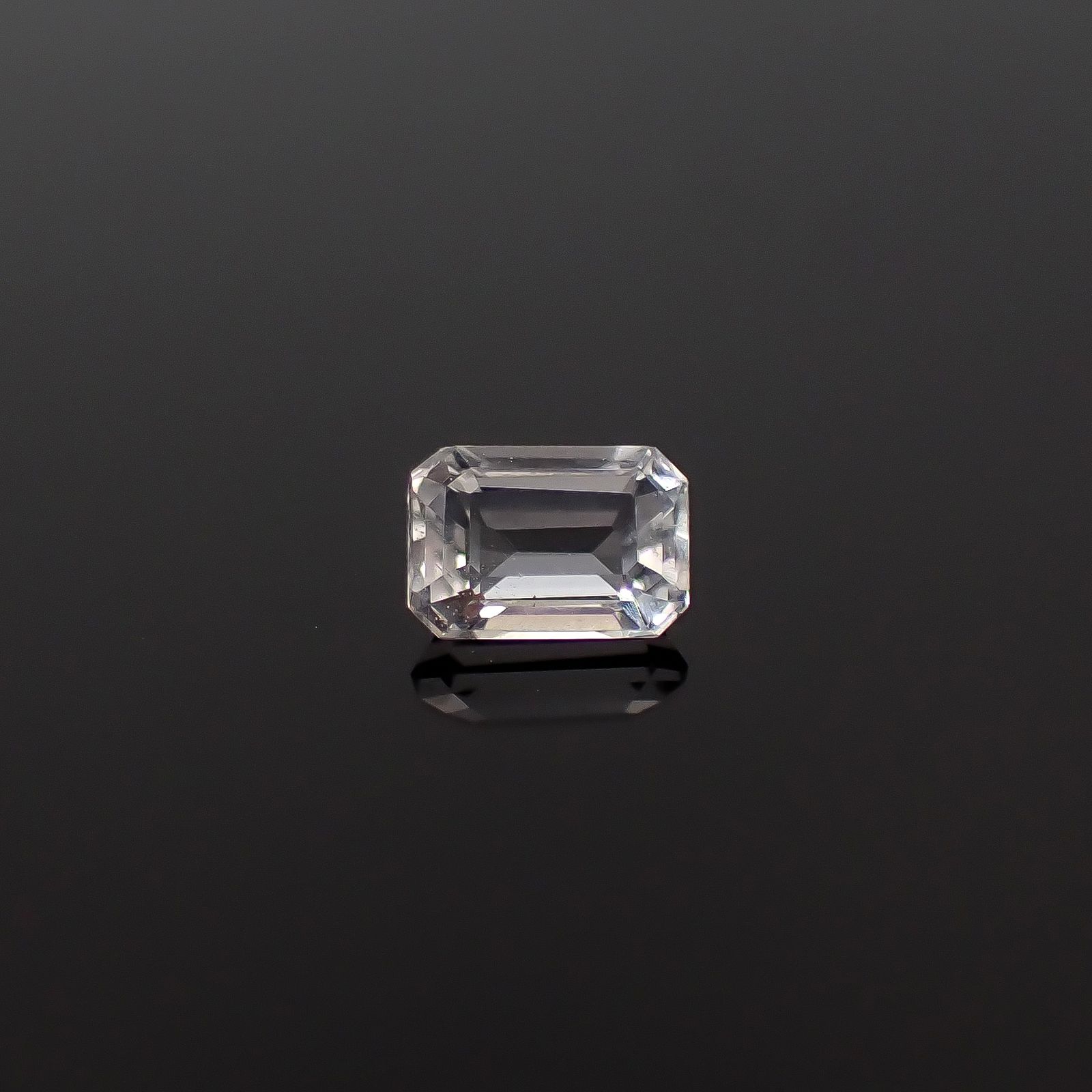 テネブレッセンススキャポライト アフガニスタン産 0.18ct / 4.1x2.9mm前後 [260432045]