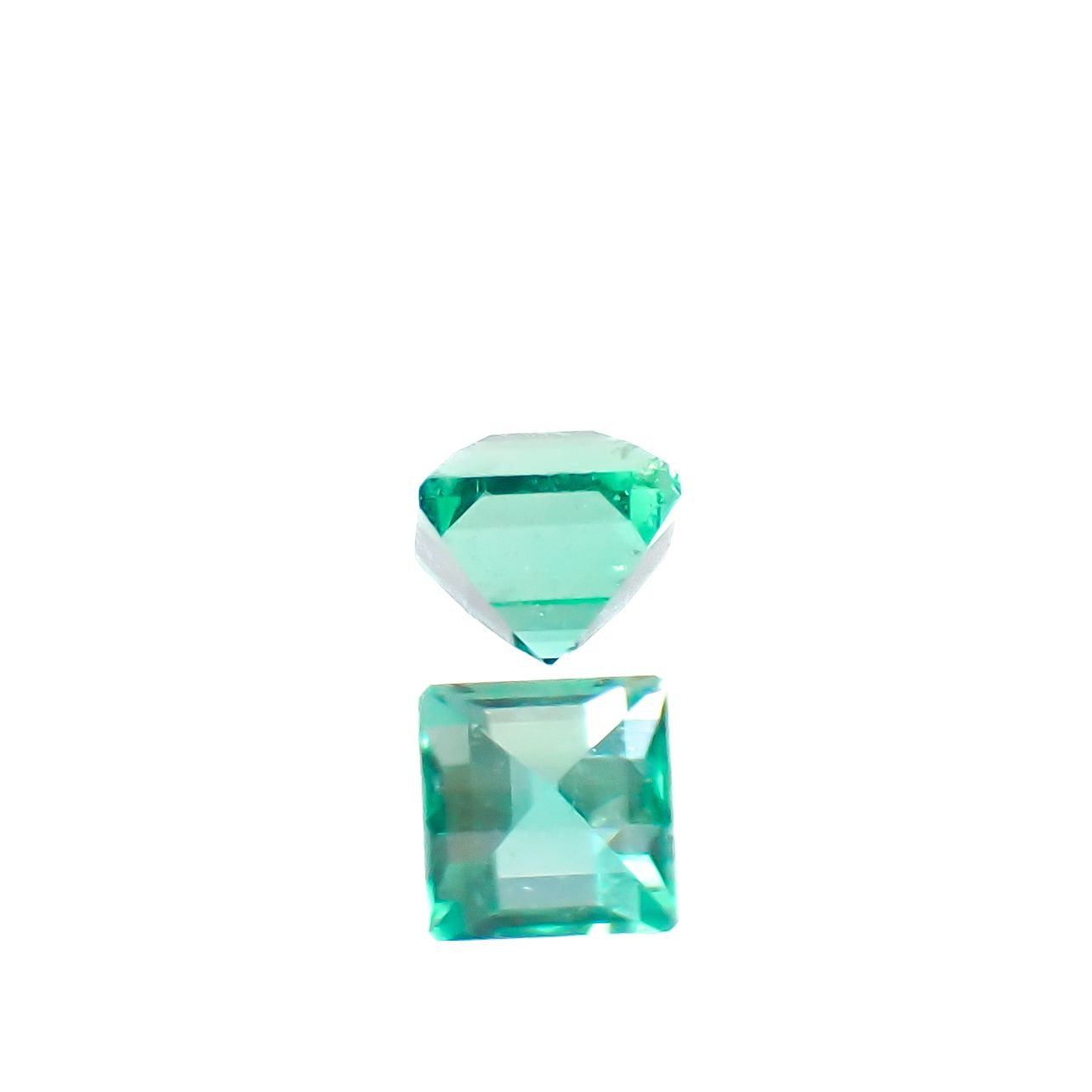 ノンオイルエメラルド ロシア産 0.041ct [250229875]1.9x1.9mm前後