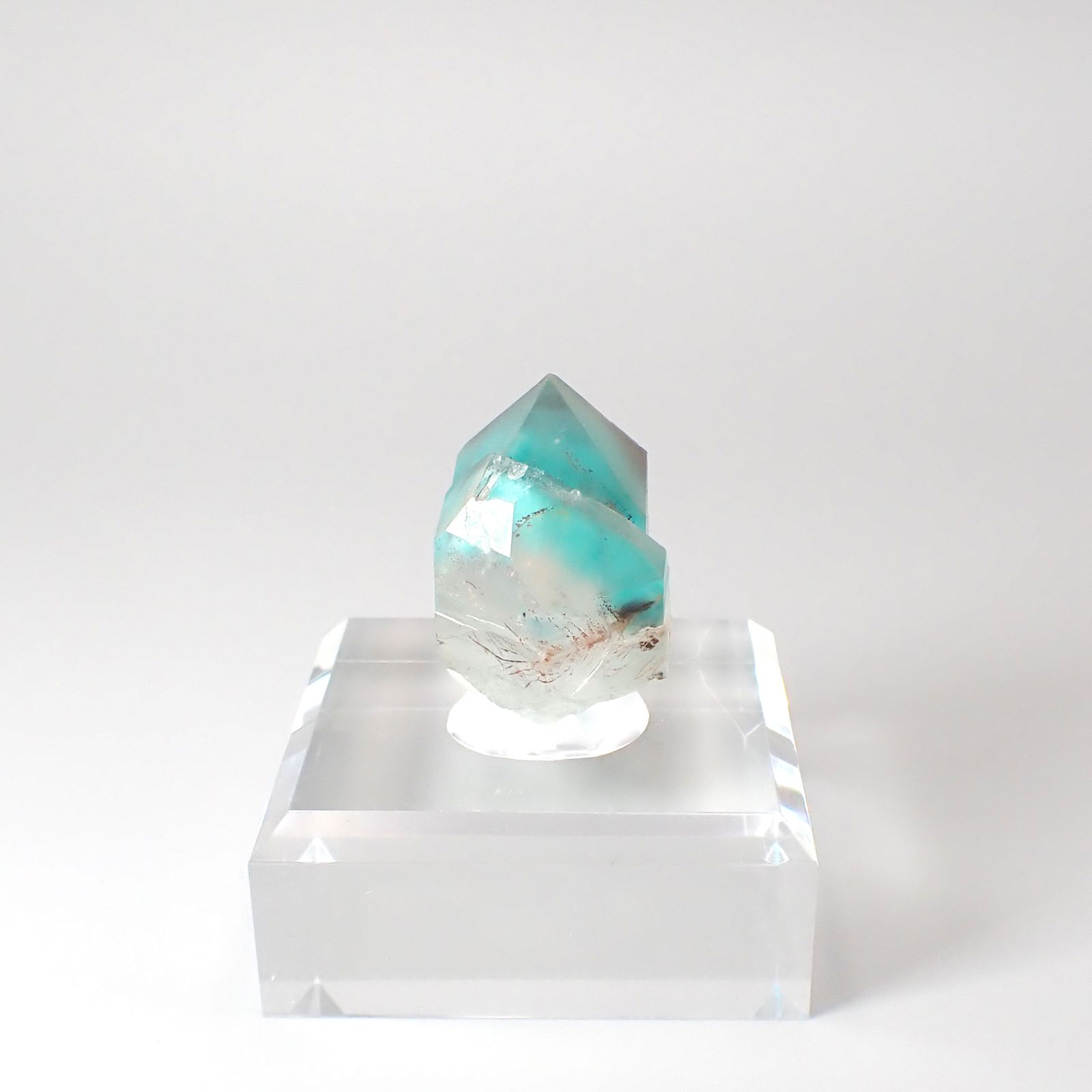 アホイトインクォーツ原石 南アフリカ・メッシーナ鉱山産 アクリル台座付き 159.82ct(31.96g) / 36x21.7x32.1mm前後 [260532292]