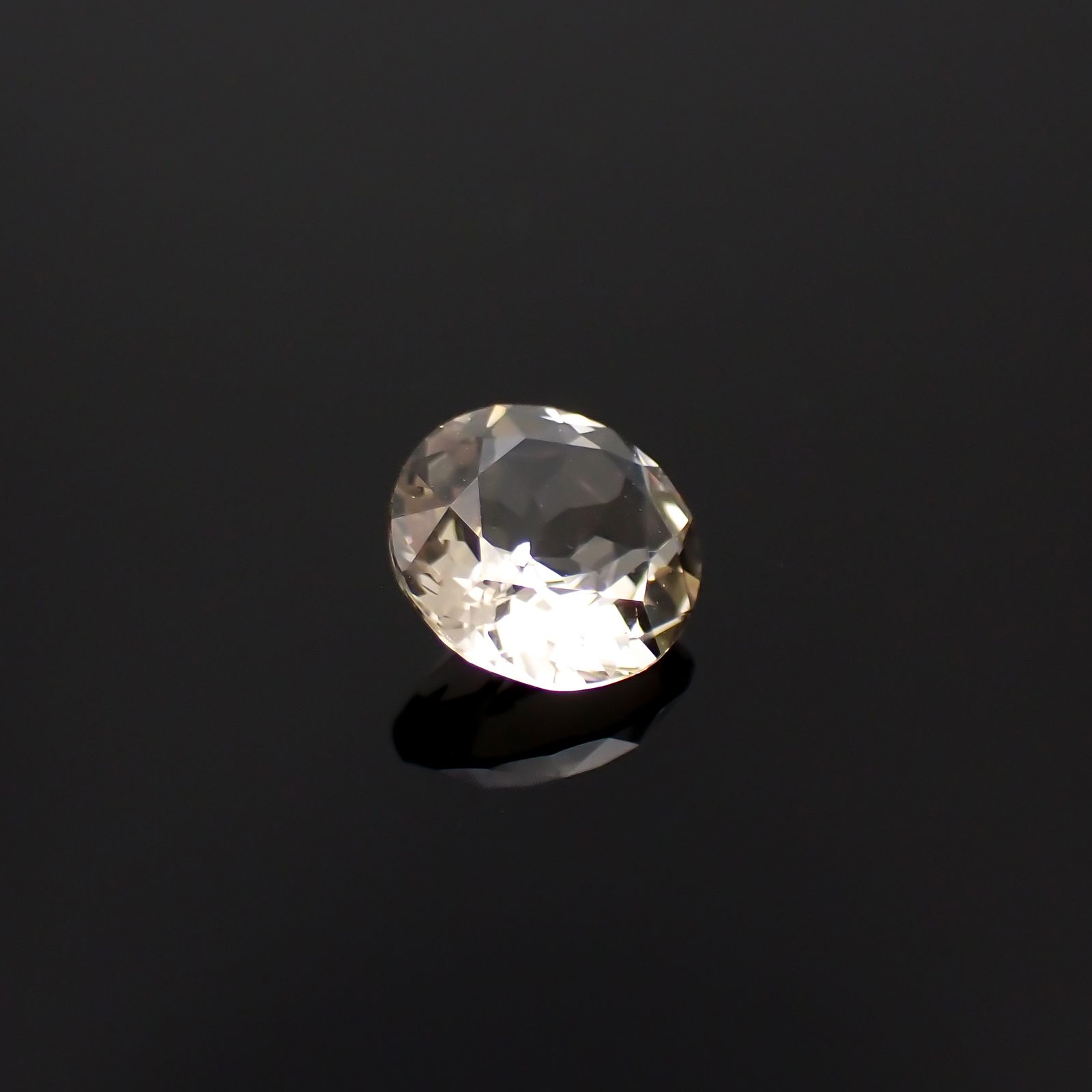 含バリウム・サニディン(宝石名サニディン)ドイツ産 1.66ct 識別済[231224972]8.4x8.4mm前後