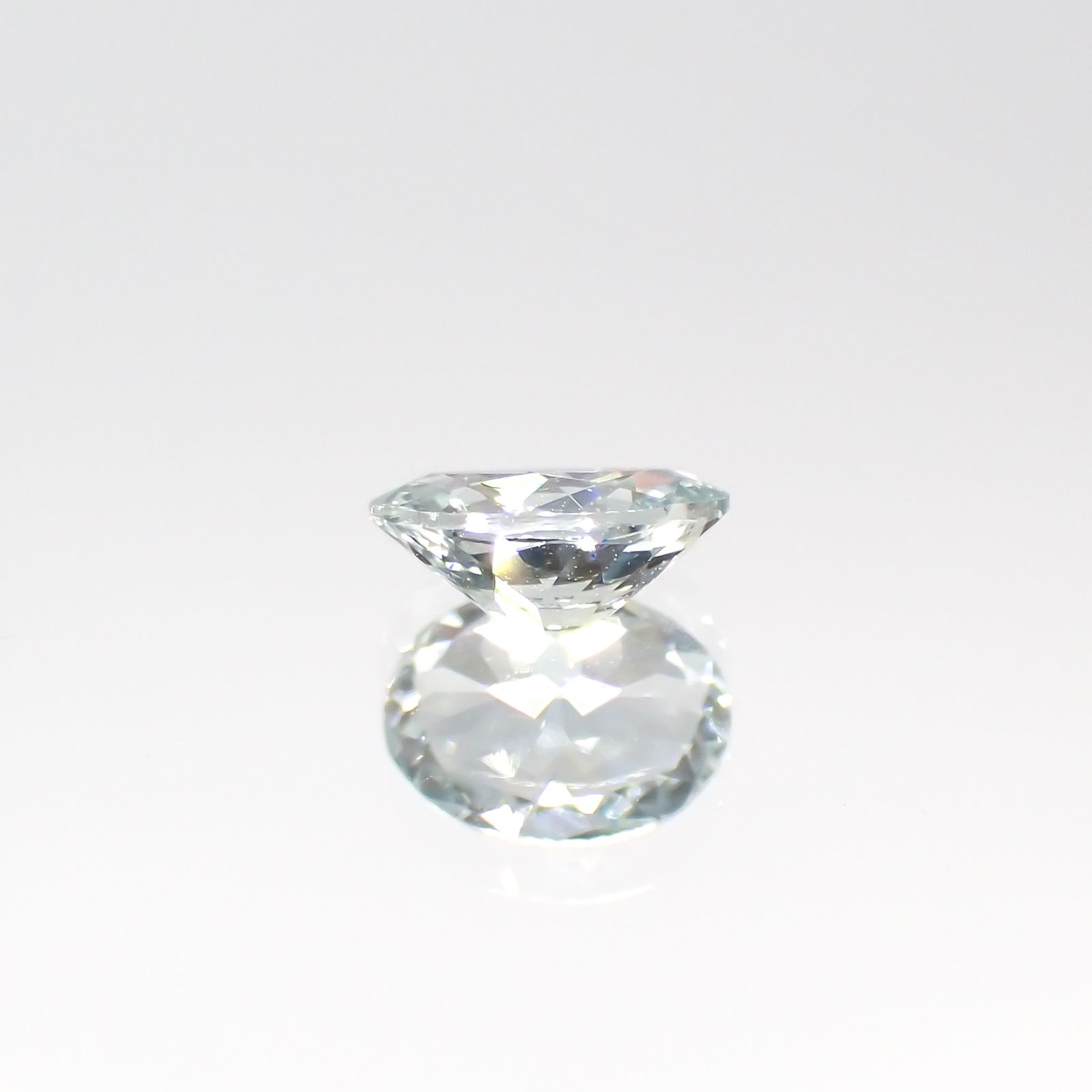 アイスブルーサファイア(宝石名サファイア)スリランカ/マダガスカル産 0.36ct 識別済[230421396]5.1x3.8mm前後