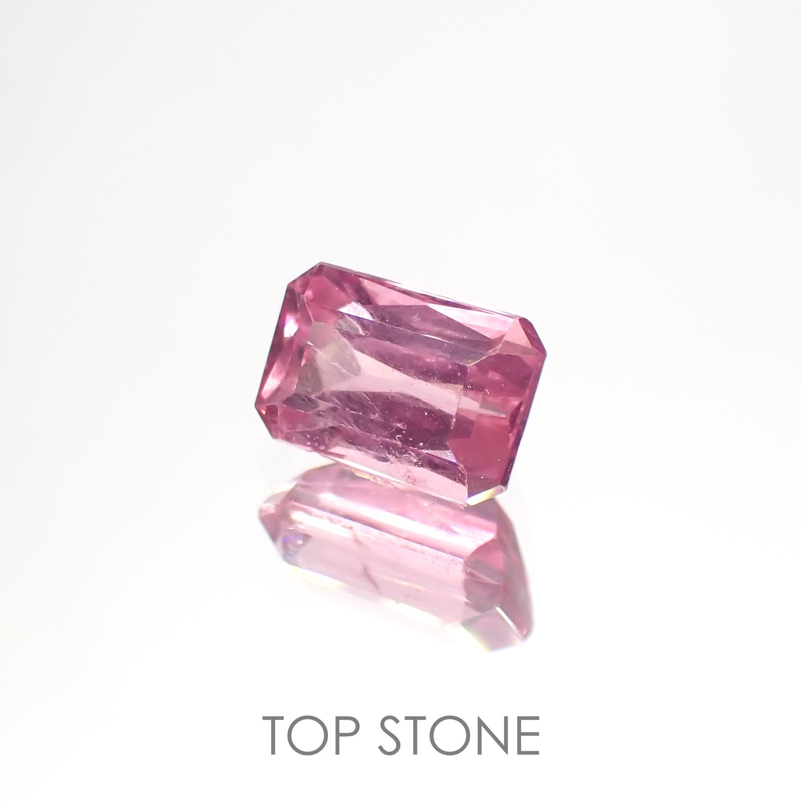 ピンクスピネル(宝石名ピンク・スピネル) タンザニア産 1.089ct ソ付(彩珠)[20117314]6.7×4.5mm前後