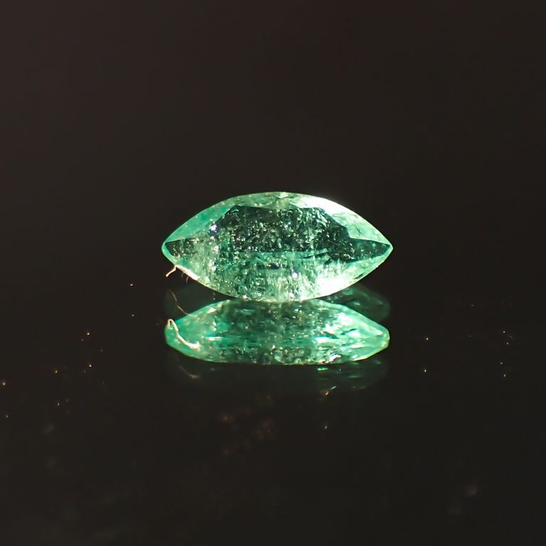 パライバトルマリン(宝石名トルマリン/別名パライバ・トルマリン) ブラジル産 0.22ct 識別済[20129256]6.2×3.2mm前後