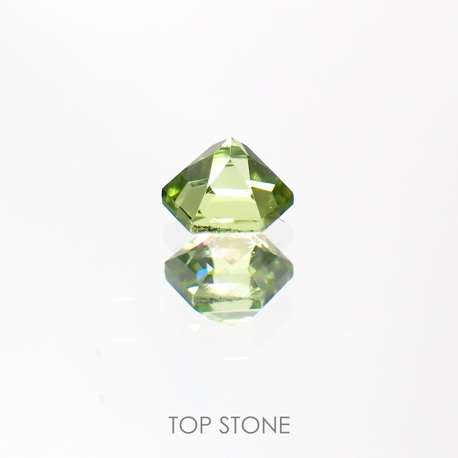 ◇ヘキサゴンカット◇ペリドット(宝石名ペリドット) パキスタン産 0.37ct 識別済[211013092]4×4mm前後