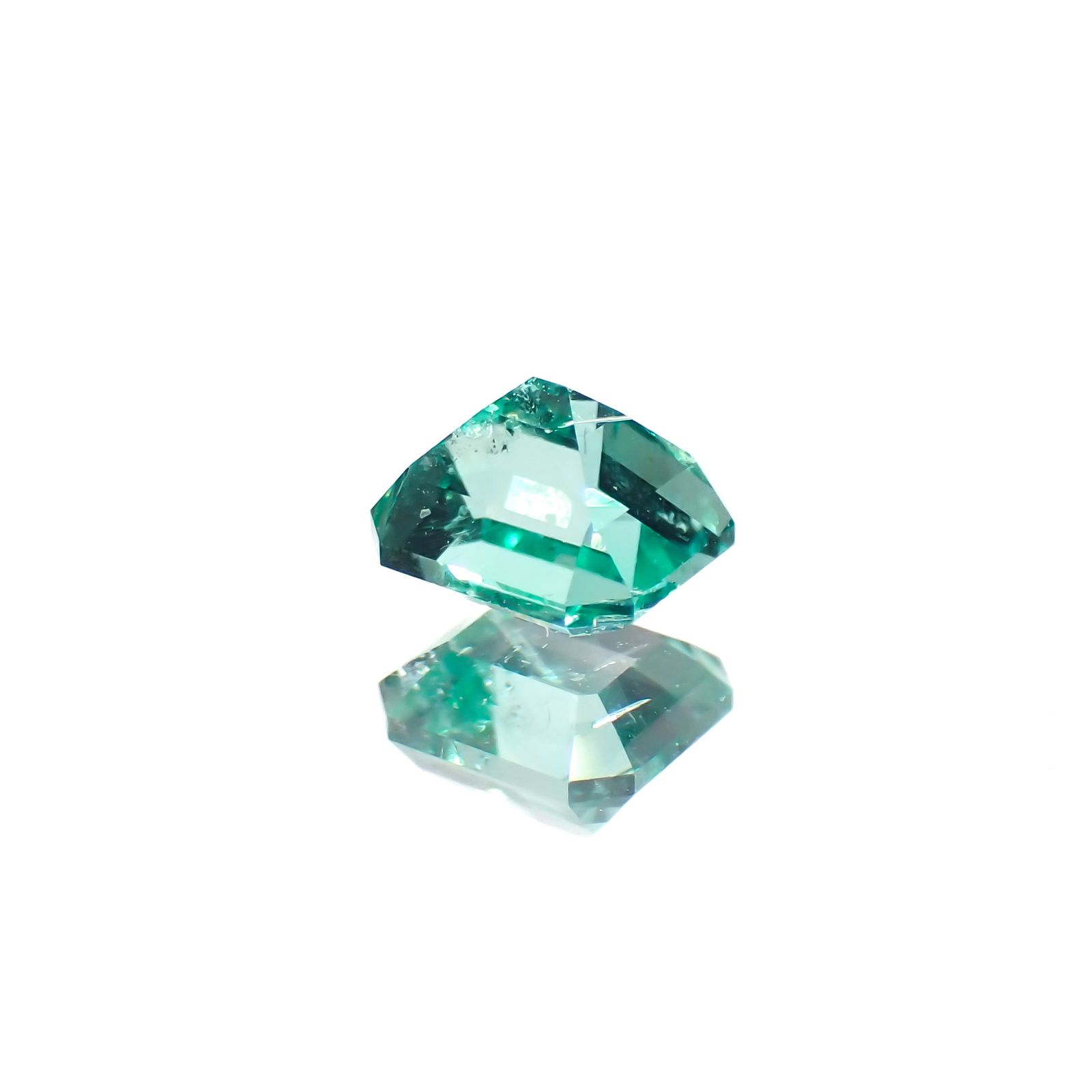 ノンオイル エメラルド ロシア産 0.38ct[230421689]4.4x3.8mm前後