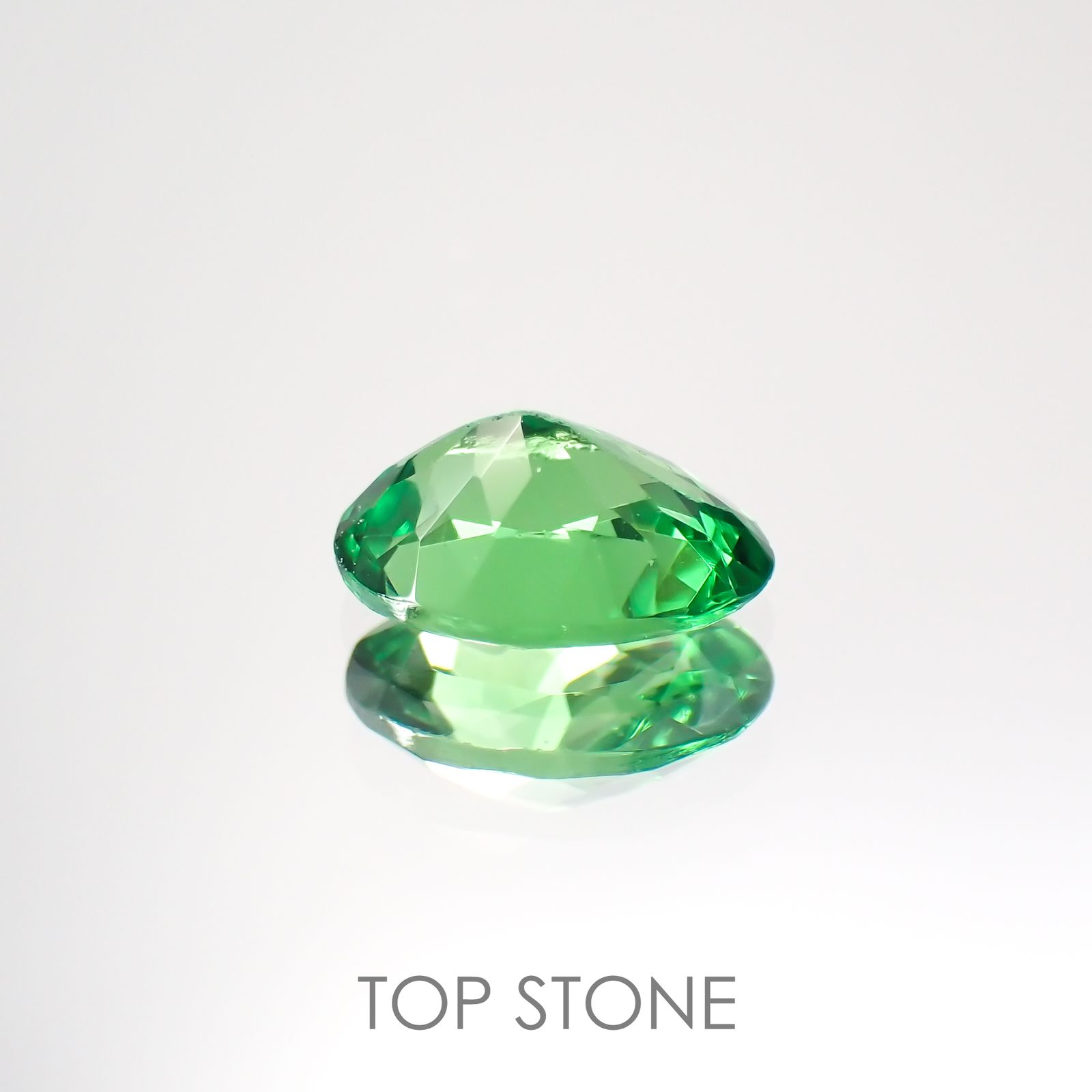 ツァボライト(宝石名ガーネット)タンザニア産 0.48ct 識別済[221018722]6x4mm前後