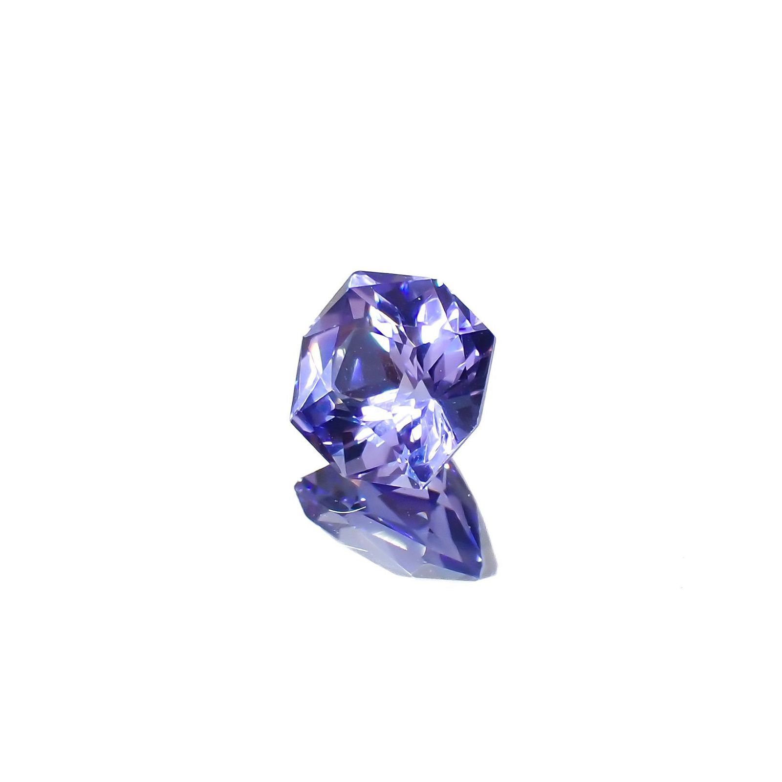 ◇カスタムカット◇タンザナイト(宝石名タンザナイト)タンザニア産 0.77ct 識別済[221118960]5.8x5.7mm前後
