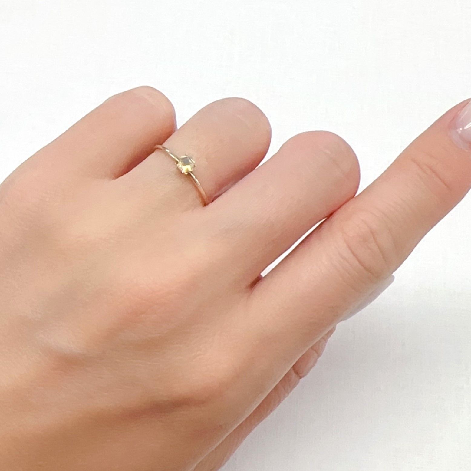 ◇ヘキサゴンカット◇エチオピアオパール エチオピア産 0.085ct[240226207]3.4x3.2mm前後