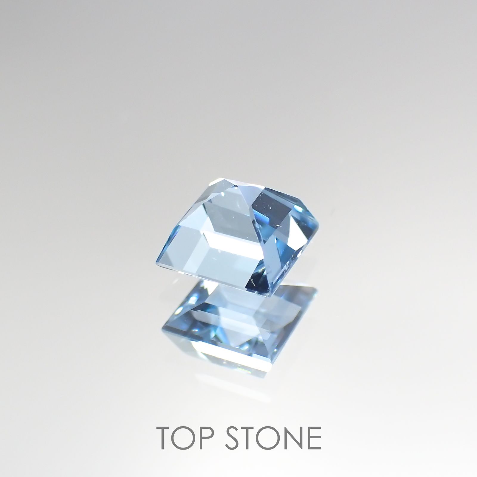 アクアマリン サンタマリアカラー(宝石名アクアマリン) モザンビーク産 0.73ct 識別済[210812596]5×5mm前後