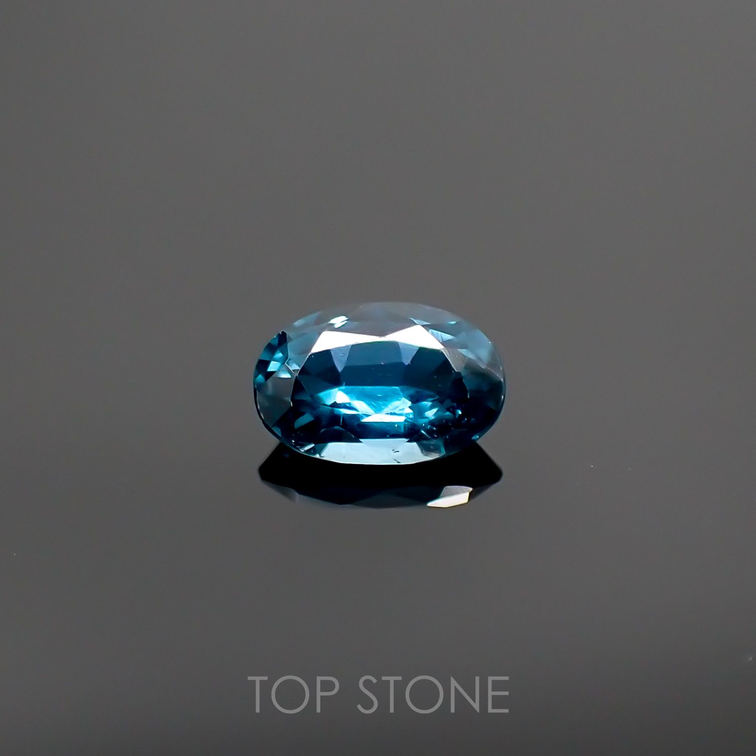 オーシャンブルーカイヤナイト ネパール産 ルース 0.54ct[210711421]6.2×4.1mm前後