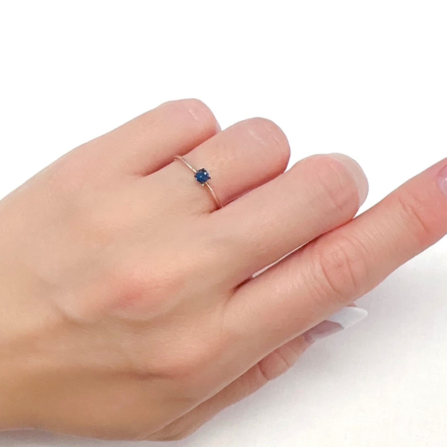 コバルトブルースピネル(宝石名ブルー・スピネル)タンザニア産 0.113ct ソ付(日独)[231225077]3.22x3.23mm前後