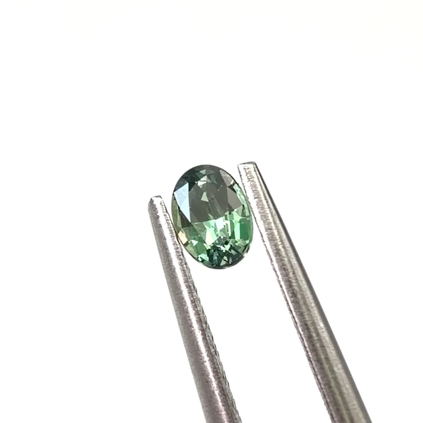 アレキサンドライト ブラジル産 EmeraldMines社製 0.23ct / 4.3x3mm