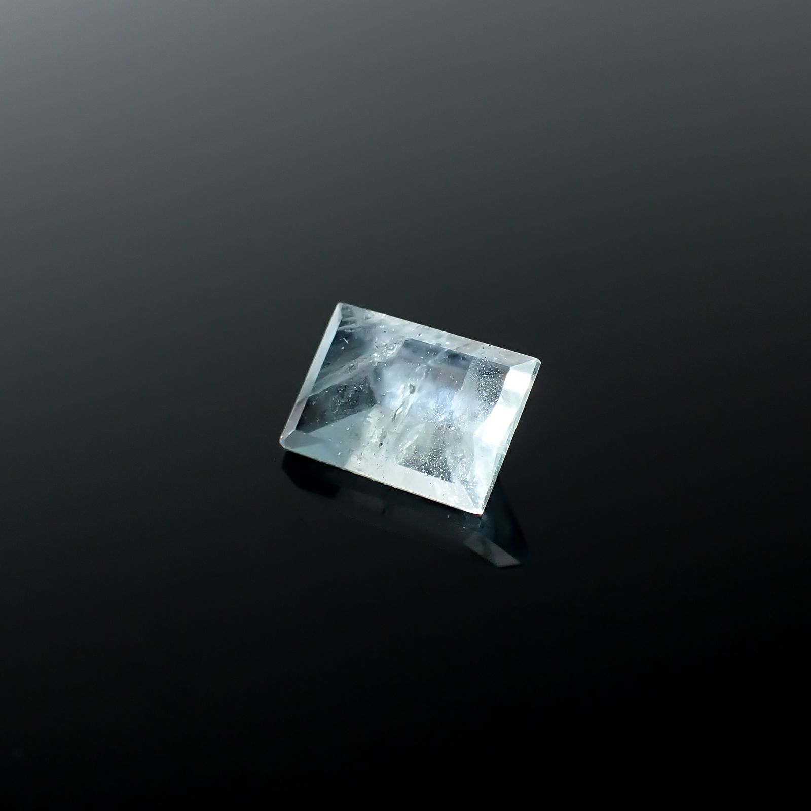 ◇ミラーカット◇アクアマリン モザンビーク産 0.87ct[240226101]7.1x5mm前後