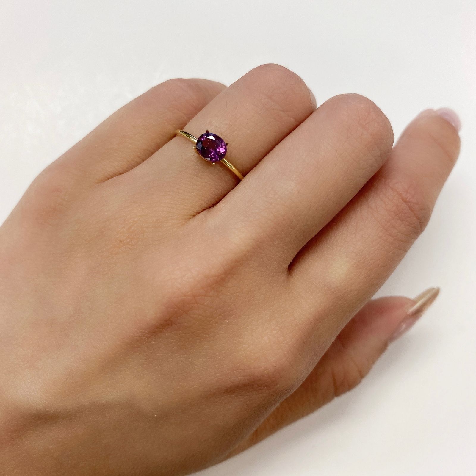 グレープガーネット(宝石名ガーネット) ブラジル産 0.72ct 識別済[21069692]5.8×4.8mm前後