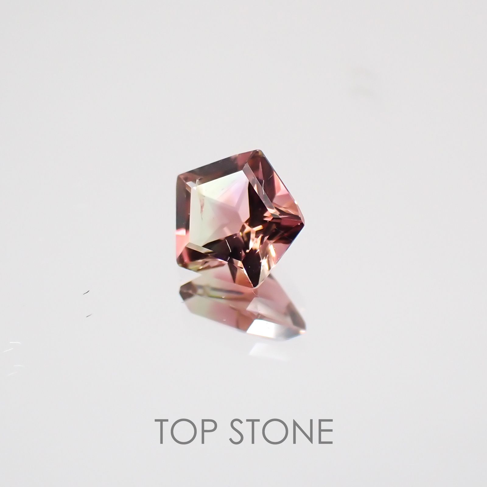◇ペンタゴンカット◇バイカラートルマリンSA(宝石名バイカラー・トルマリン) ブラジル/アフリカ産 0.39ct 識別済[21029144]5×5mm前後