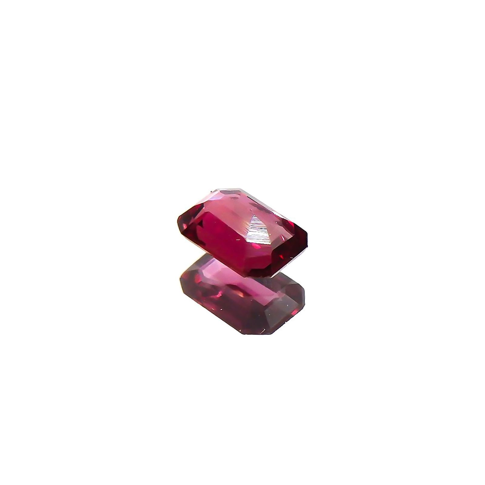 ルビー(宝石名ルビー)タンザニア産 0.21ct 識別済[220115049]4.2x2.9mm前後