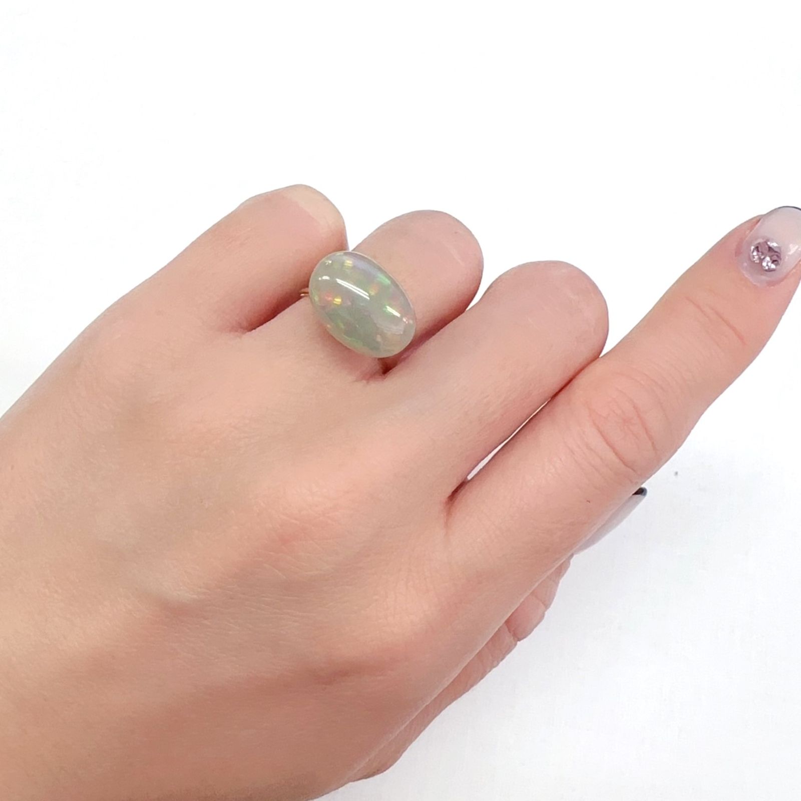 ブラックオパール(宝石名オパール/加熱処理)エチオピア産 4.73ct 識別済[240226259]15.8x11.4mm前後
