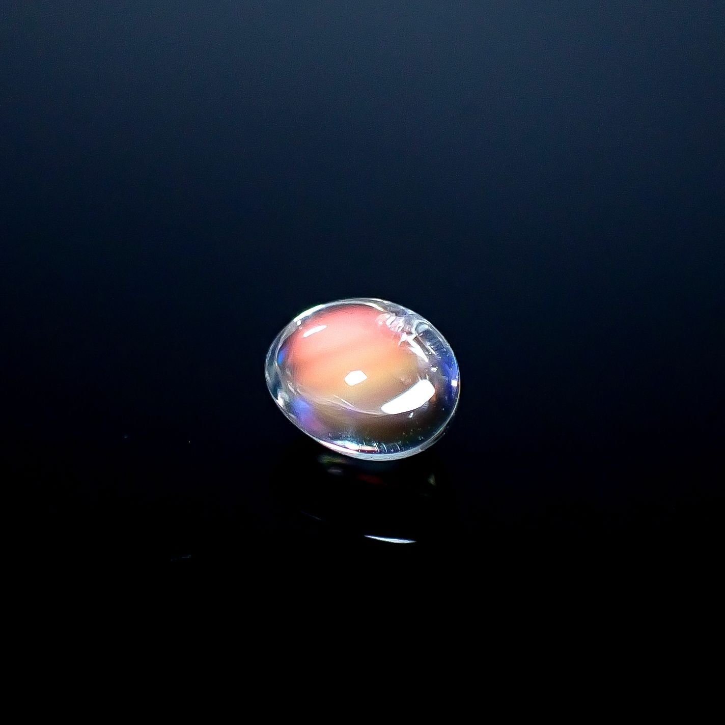 ◇バフトップカット◇レインボームーンストーン(宝石名ラブラドライト)マダガスカル産 識別済 0.59ct / 5.9x4.6mm前後 [250931037]
