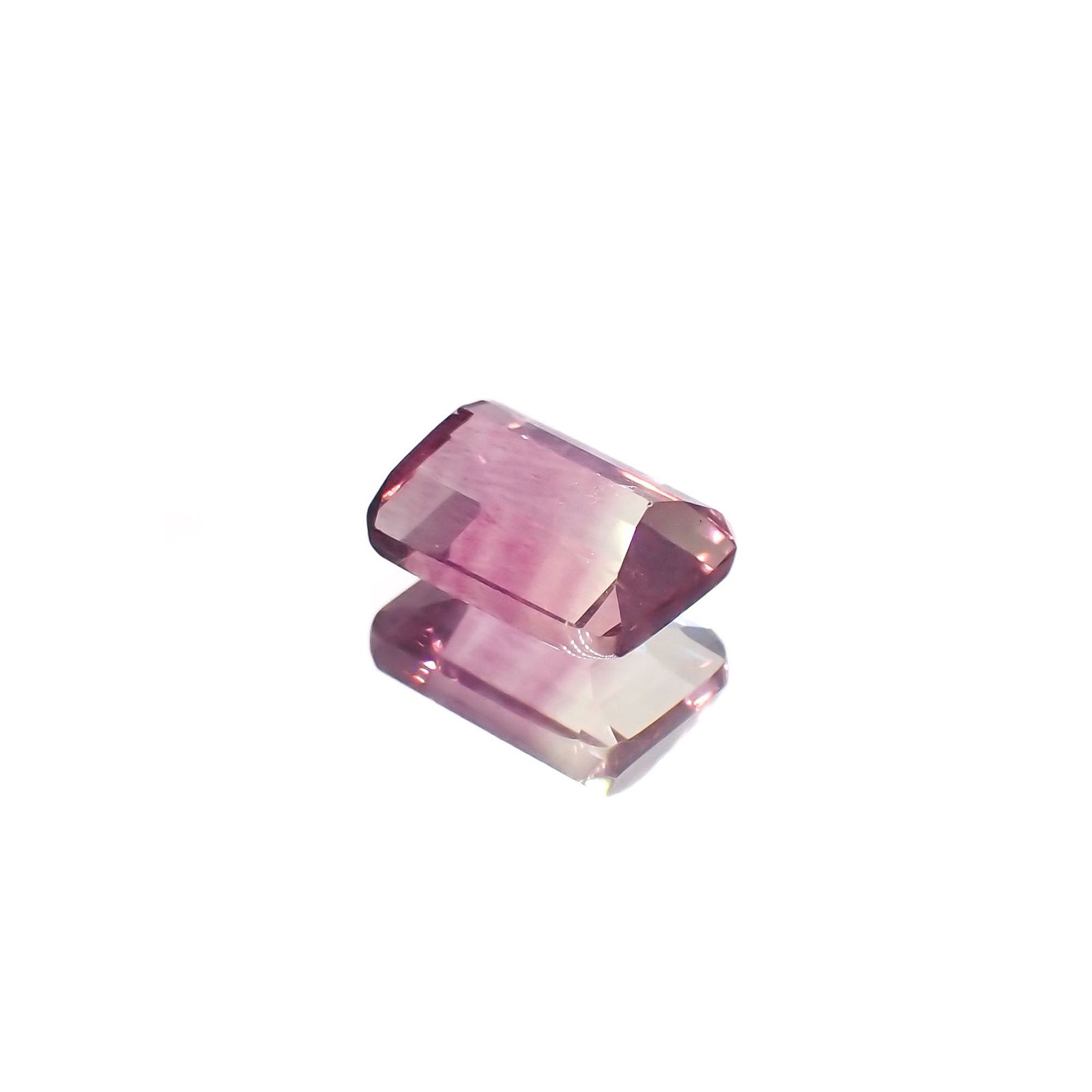 バイカラーフローライト 中国産 1.80ct [220917997]8x5.8mm前後