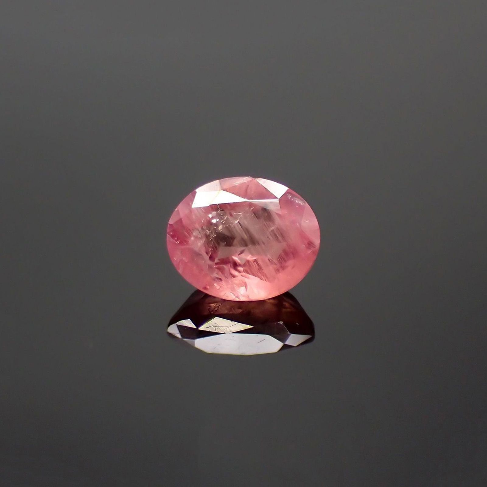 ペツォッタイト(宝石名ペツォッタイト) マダガスカル産 ソ付(彩珠) 0.436ct / 5.2x4.3mm前後 [260812617]