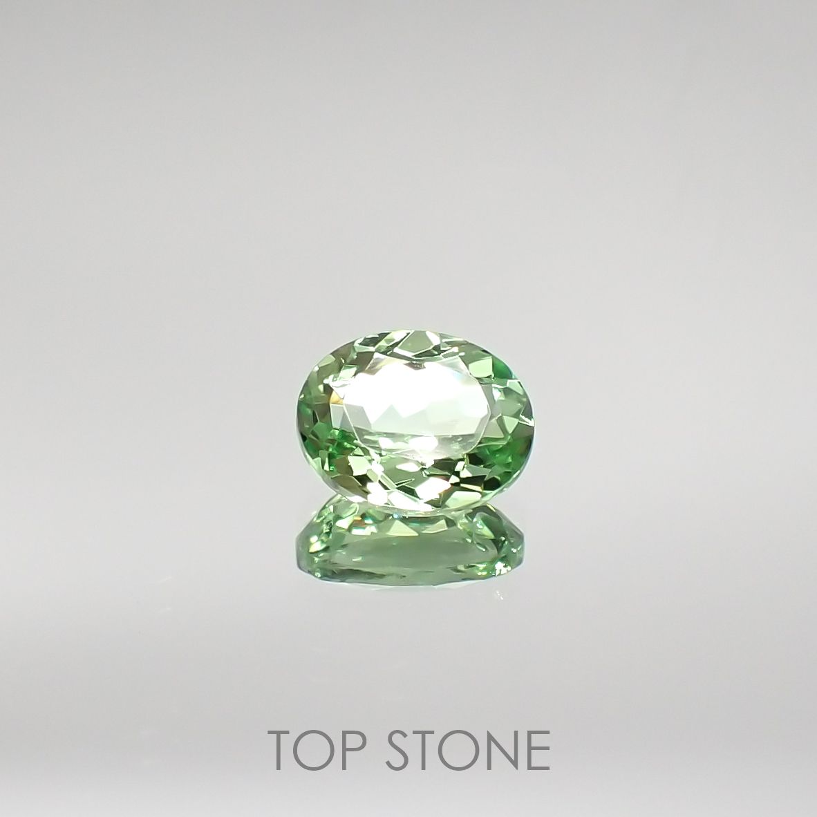 ミントガーネット(宝石名グリーン グロッシュラー・ガーネット) タンザニア産 0.44ct 識別済[210711534]5.3×4.1mm前後