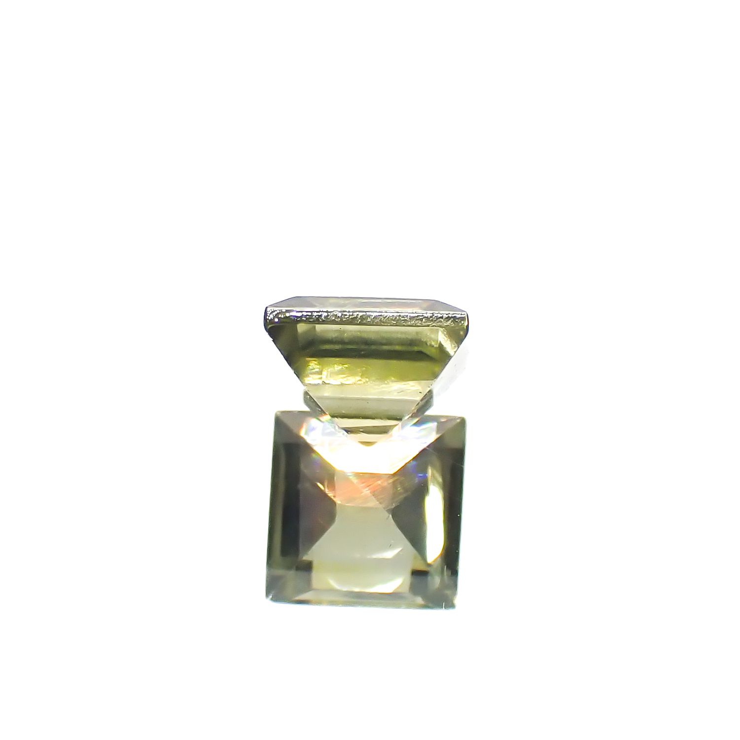 グリーンジルコン スリランカ/カンボジア産 0.88ct[240728532]4.8x4.8mm前後