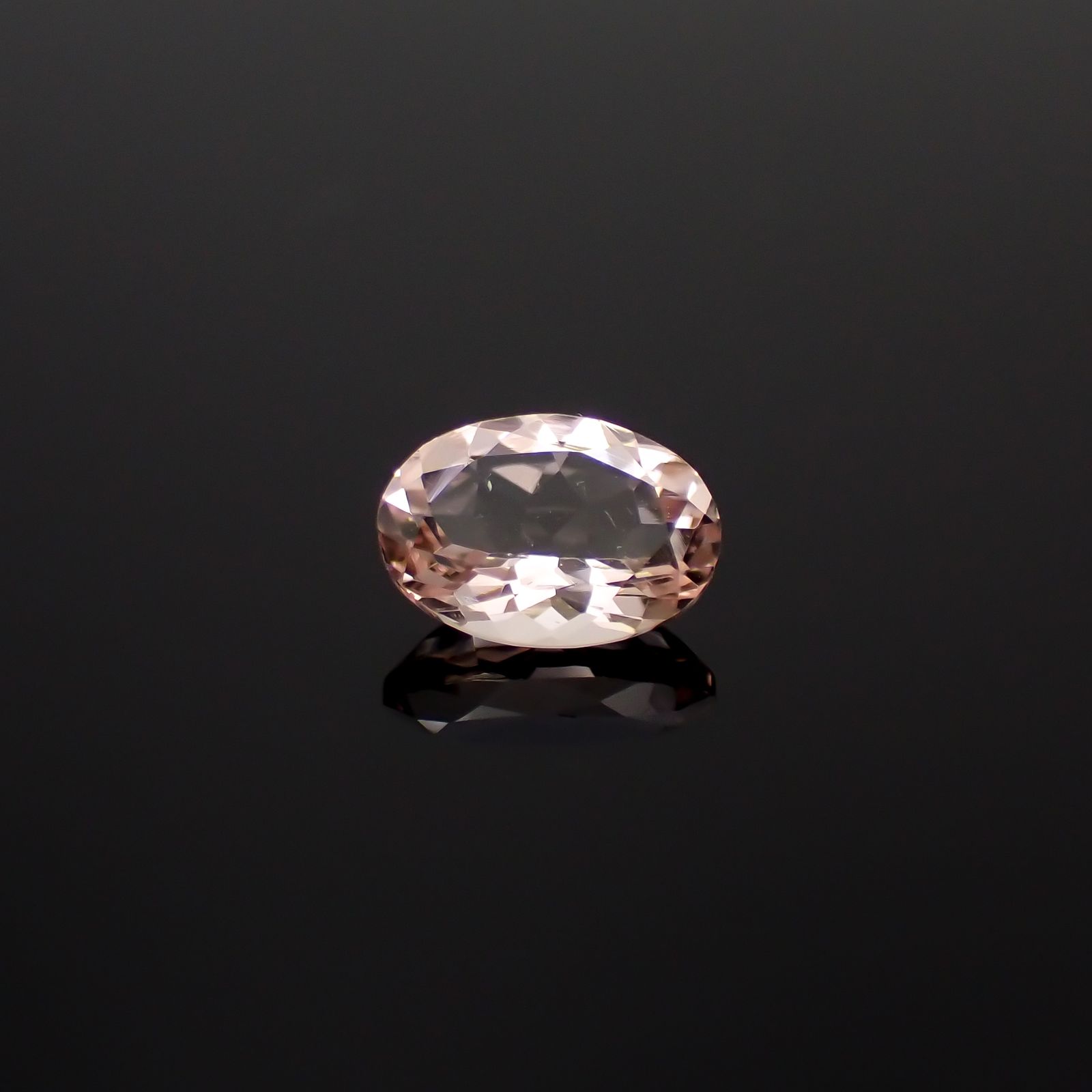 モルガナイト(宝石名モルガナイト)ナイジェリア産 0.68ct 識別済[230321163]7x4.9mm前後