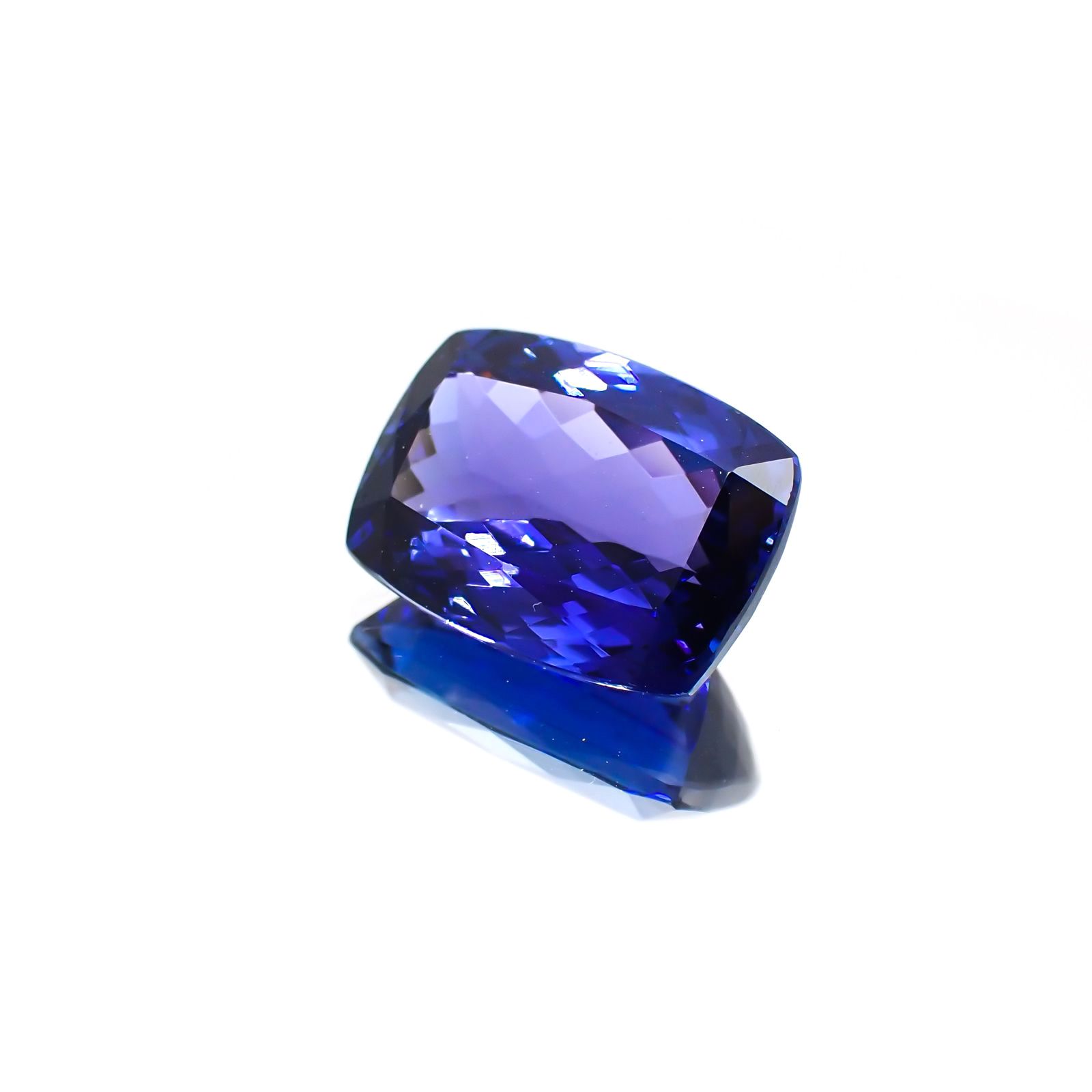 タンザナイト(宝石名タンザナイト) タンザニア産 5.755ct ソ付(彩珠)[210310319]12.6×9.1mm前後
