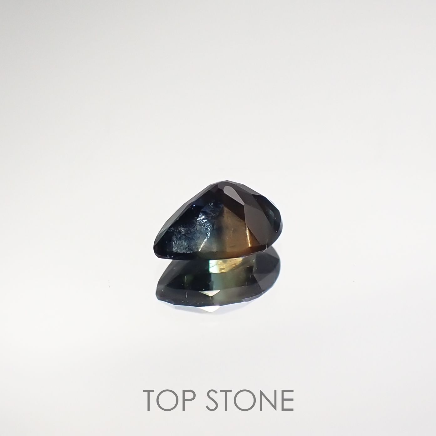 ゴールドシーンサファイア非加熱(宝石名シーン・サファイア) ケニア産 0.46ct 識別済[210712068]5.4×3.9mm前後