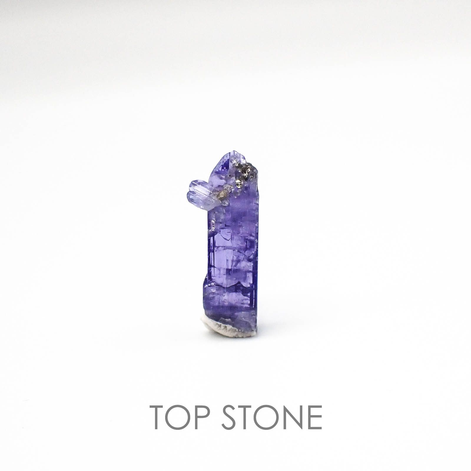 タンザナイト(宝石名タンザナイト) タンザニア産 原石・結晶 6.34ct 識別済[20073398]20.6×6.2mm前後