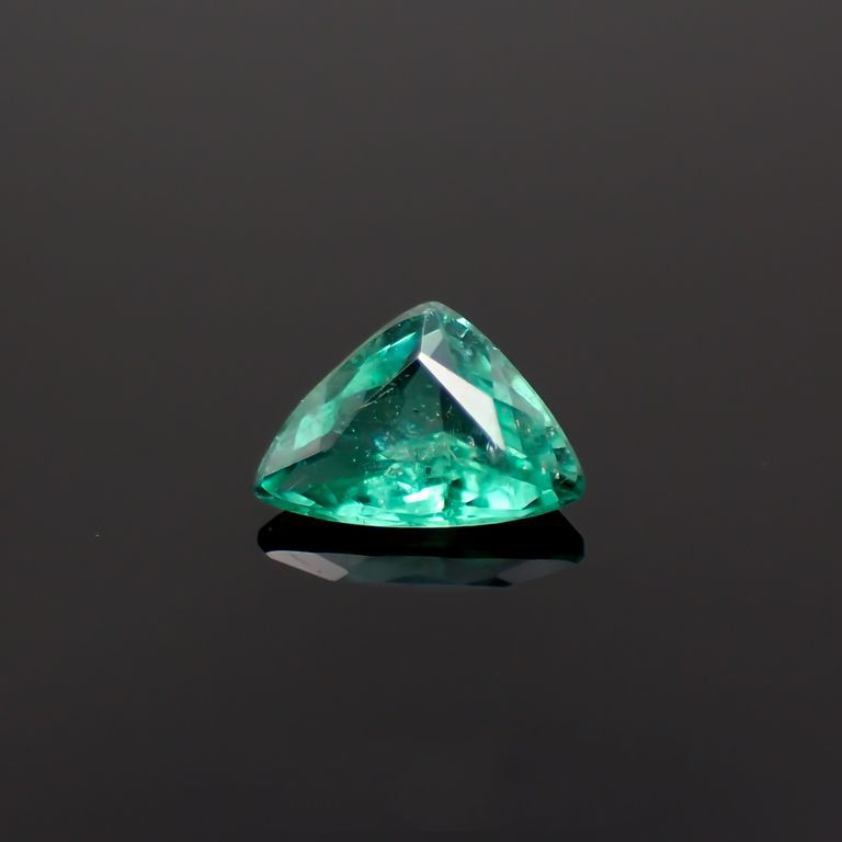 パライバトルマリン(宝石名トルマリン/別名パライバ・トルマリン)ブラジル・パライバ州バターリャ鉱山産 0.25ct 識別済[221018807]3.8x5.5mm前後