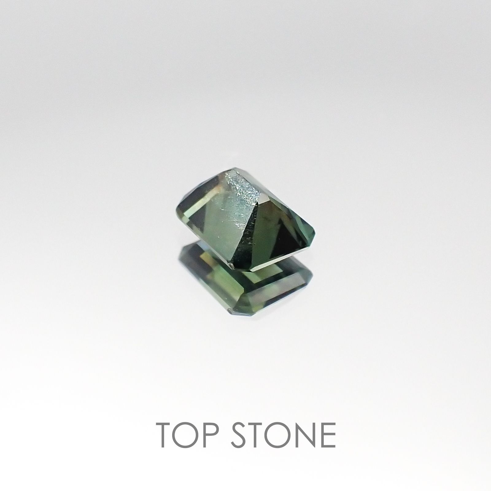 ゴールドシーンサファイア 非加熱 ケニア産 ルース 0.83ct[20095080]5.7×4.4mm前後
