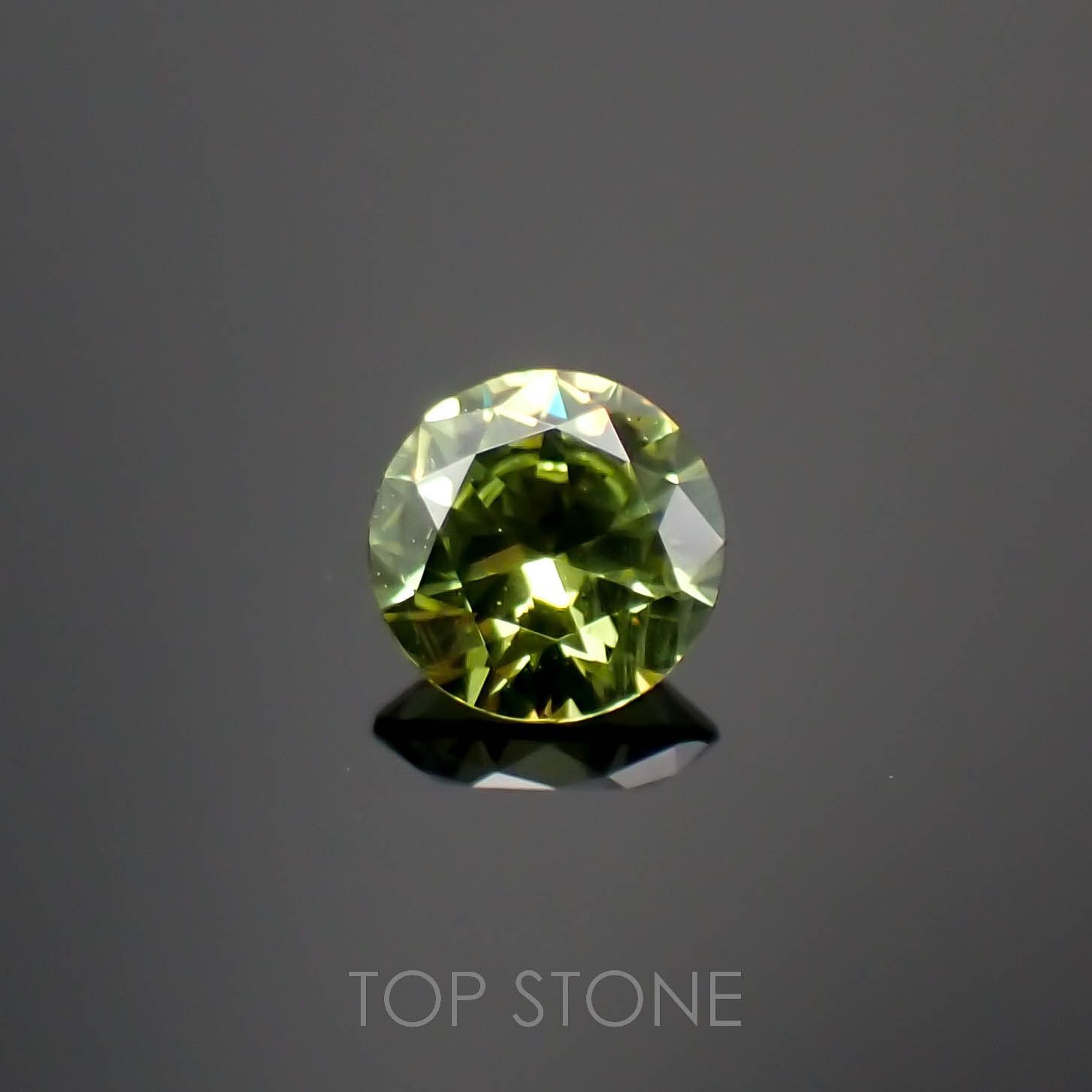 デマントイドガーネット(宝石名デマントイド・ガーネット)ロシア産 0.25ct 識別済[221119172]3.9x3.9mm前後