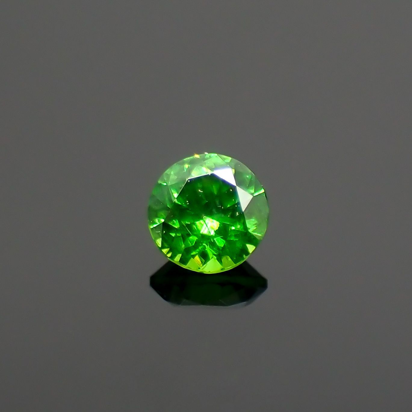 デマントイドガーネット(宝石名デマントイド・ガーネット) ロシア産 0.149ct ソ付(彩珠)[210712083]2.9×2.9mm前後