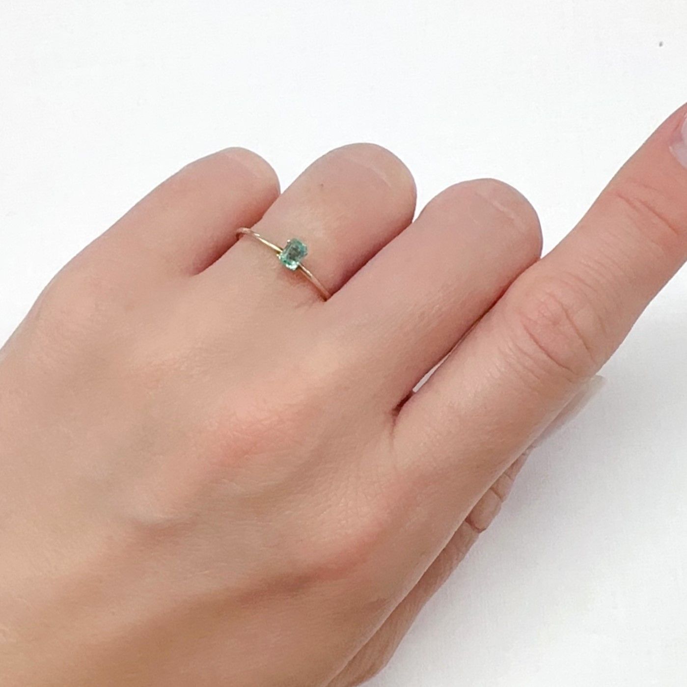 パステルカラーエメラルド コロンビア産 0.20ct[240225953]3.8x2.8mm前後