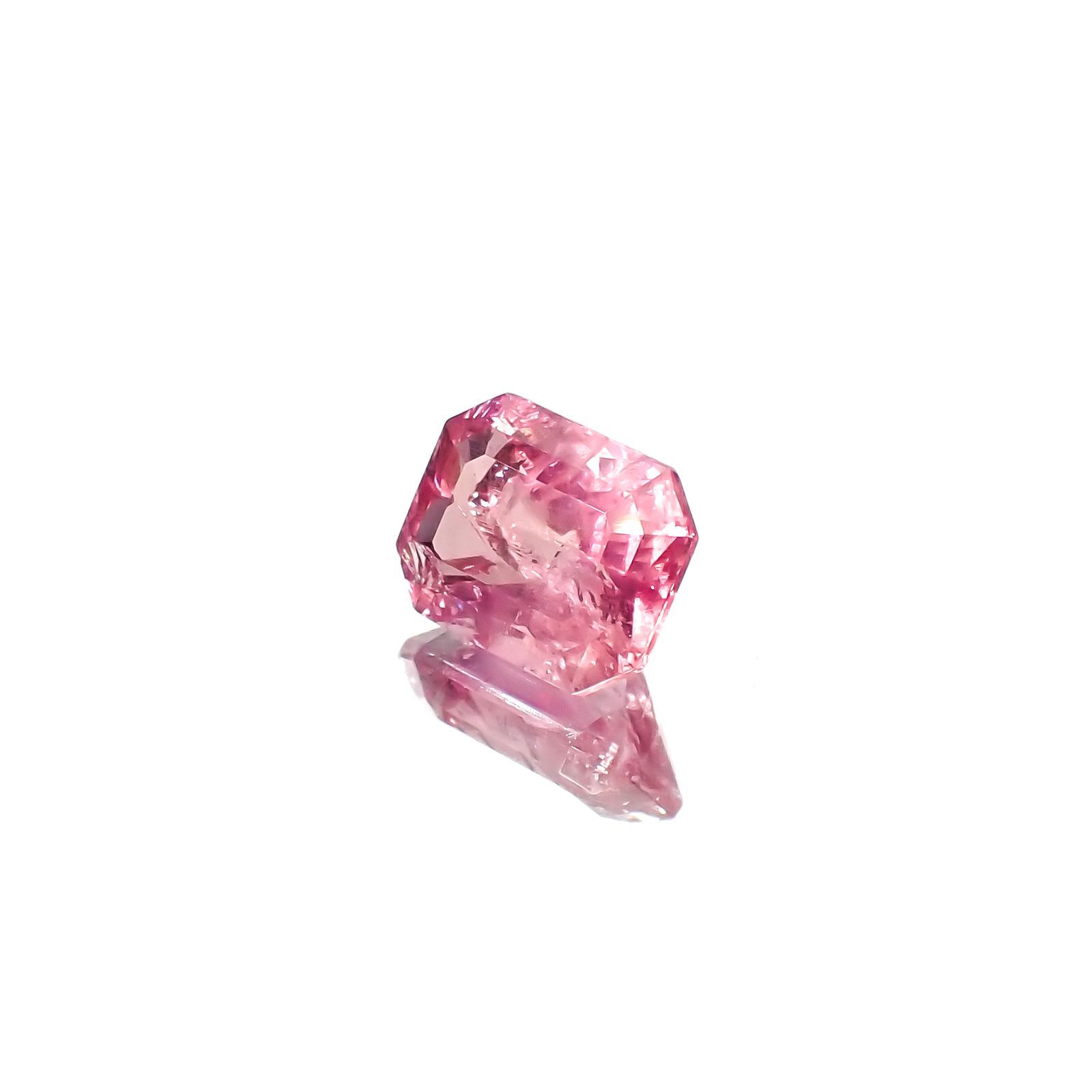 ペツォッタイト(ラズベリル) マダガスカル産 2.16ct[240326381]8.5x6.8mm前後