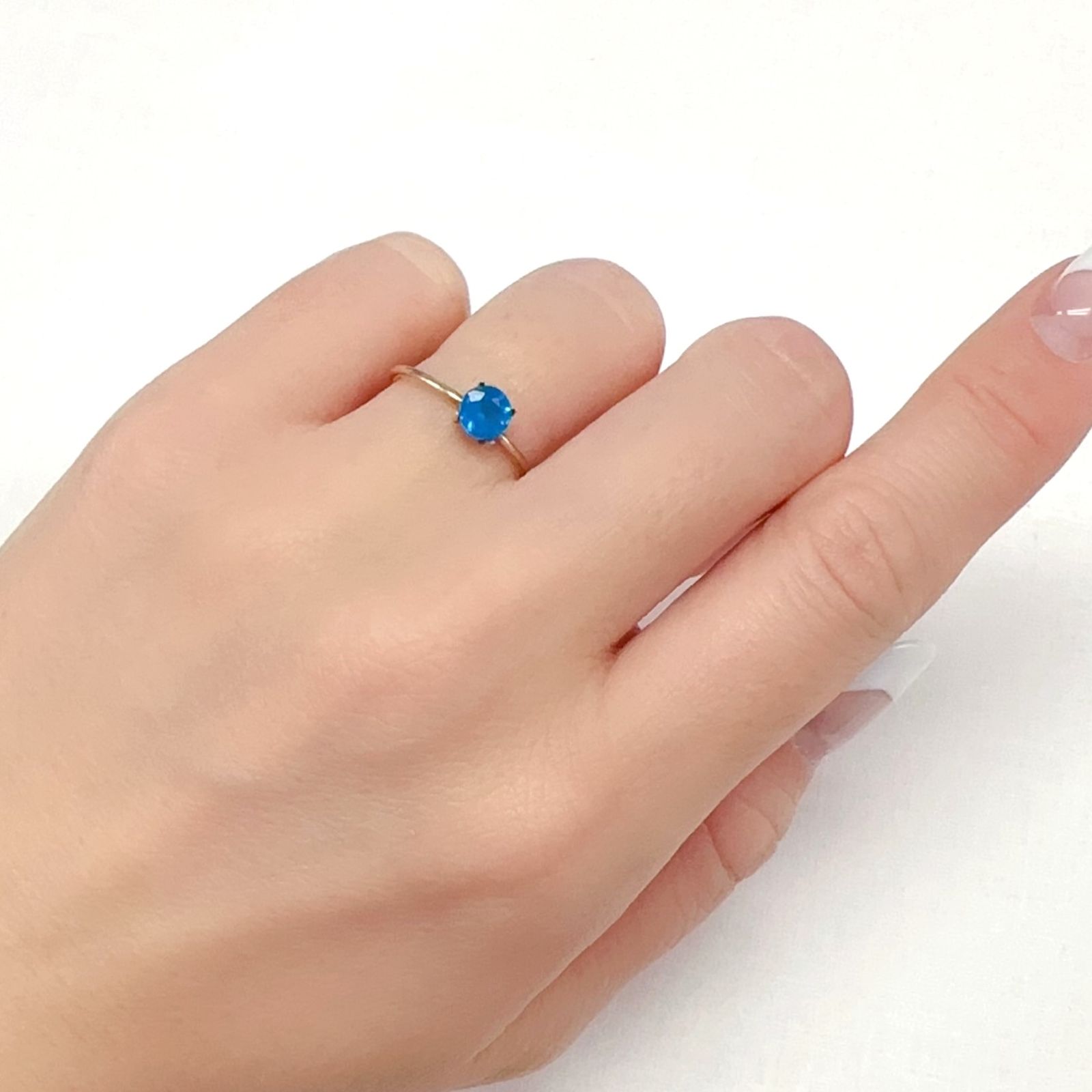 ネオンブルーアパタイト マダガスカル産 0.51ct[231224992]5x5mm前後