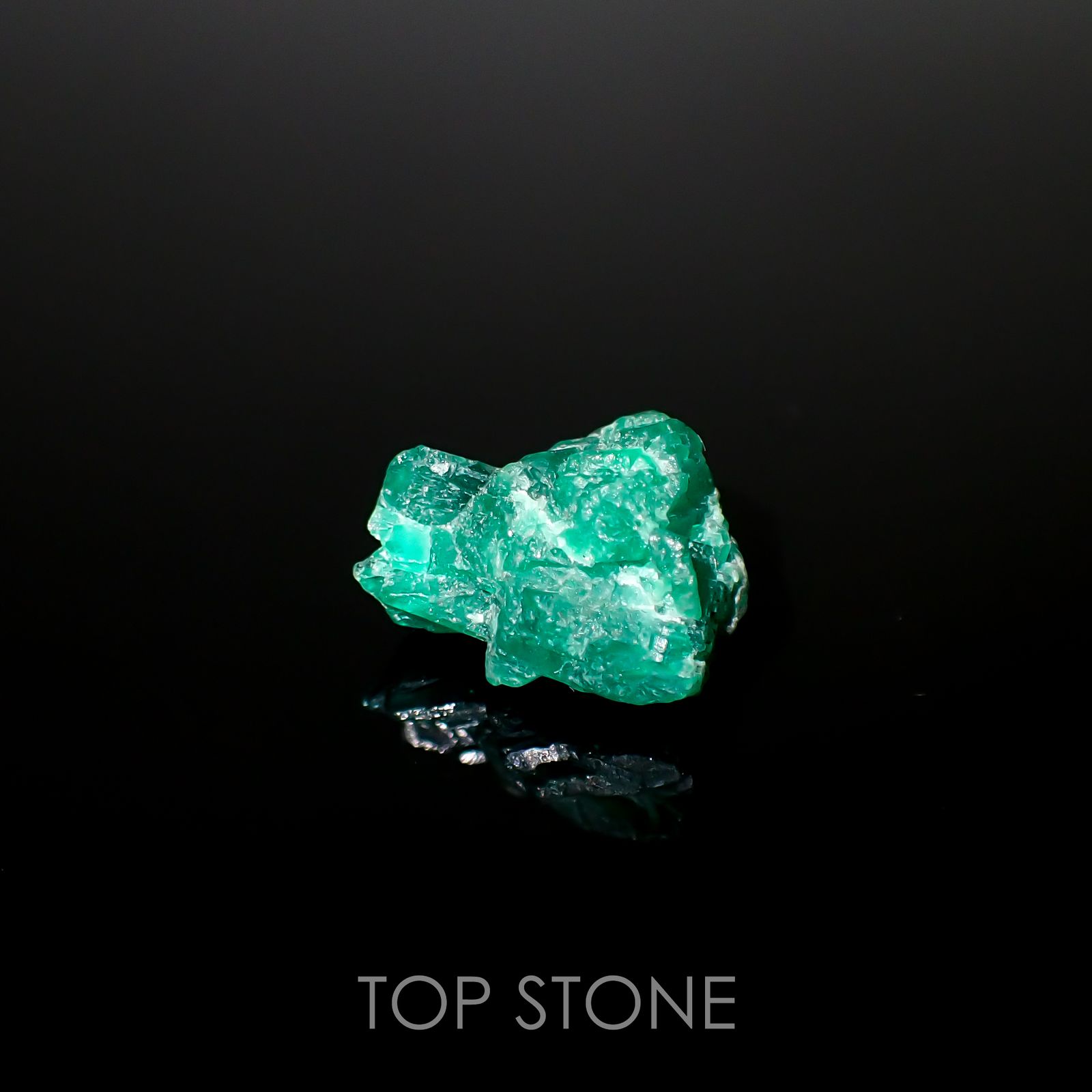 エメラルド 原石 コロンビア・ムゾー鉱山産 10.06ct[220515784]15.8x12.6mm前後