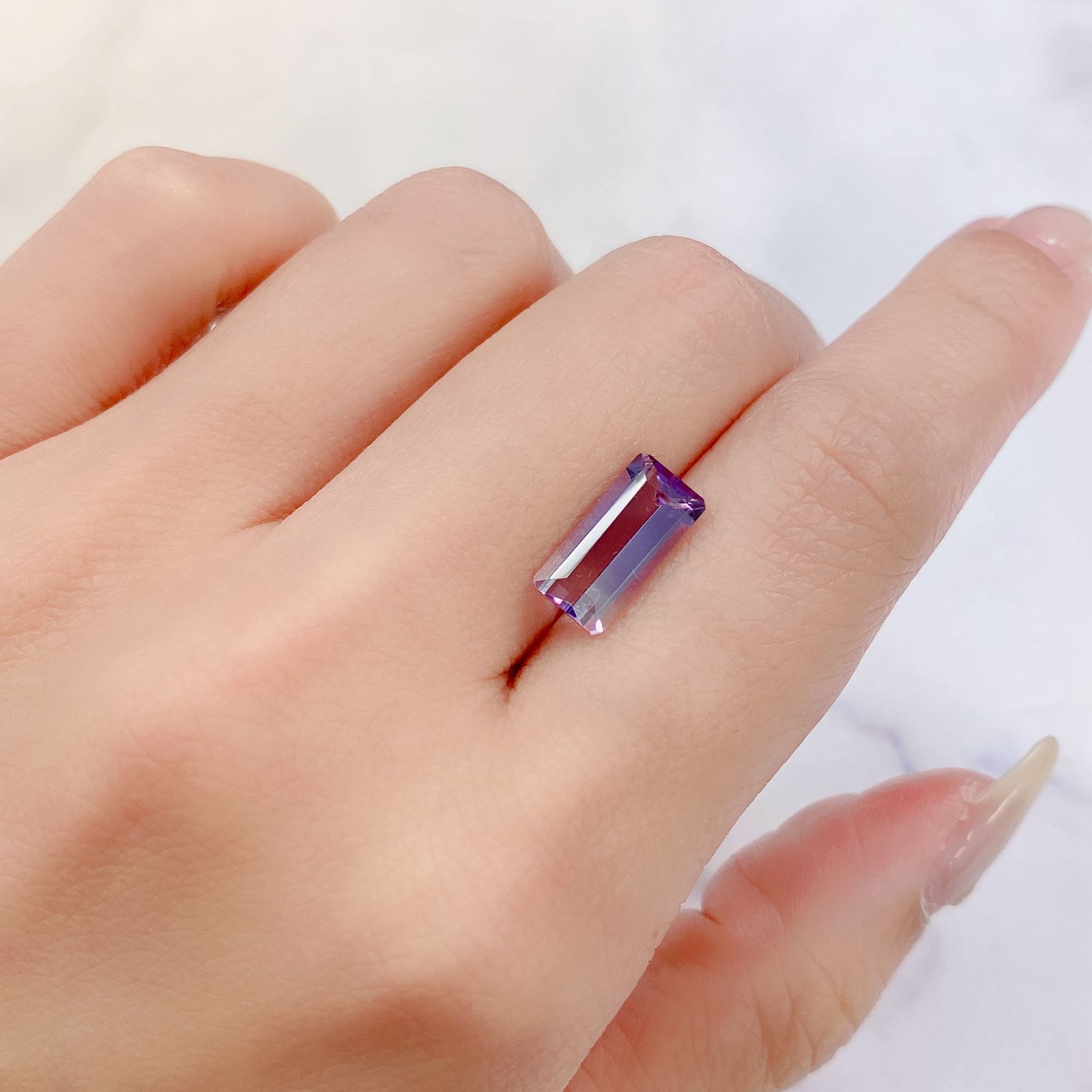 アワーグラスアメジスト(宝石名バイカラー・クォーツ) モロッコ産 2.34ct 識別済[210912327]12.1×5.9mm前後
