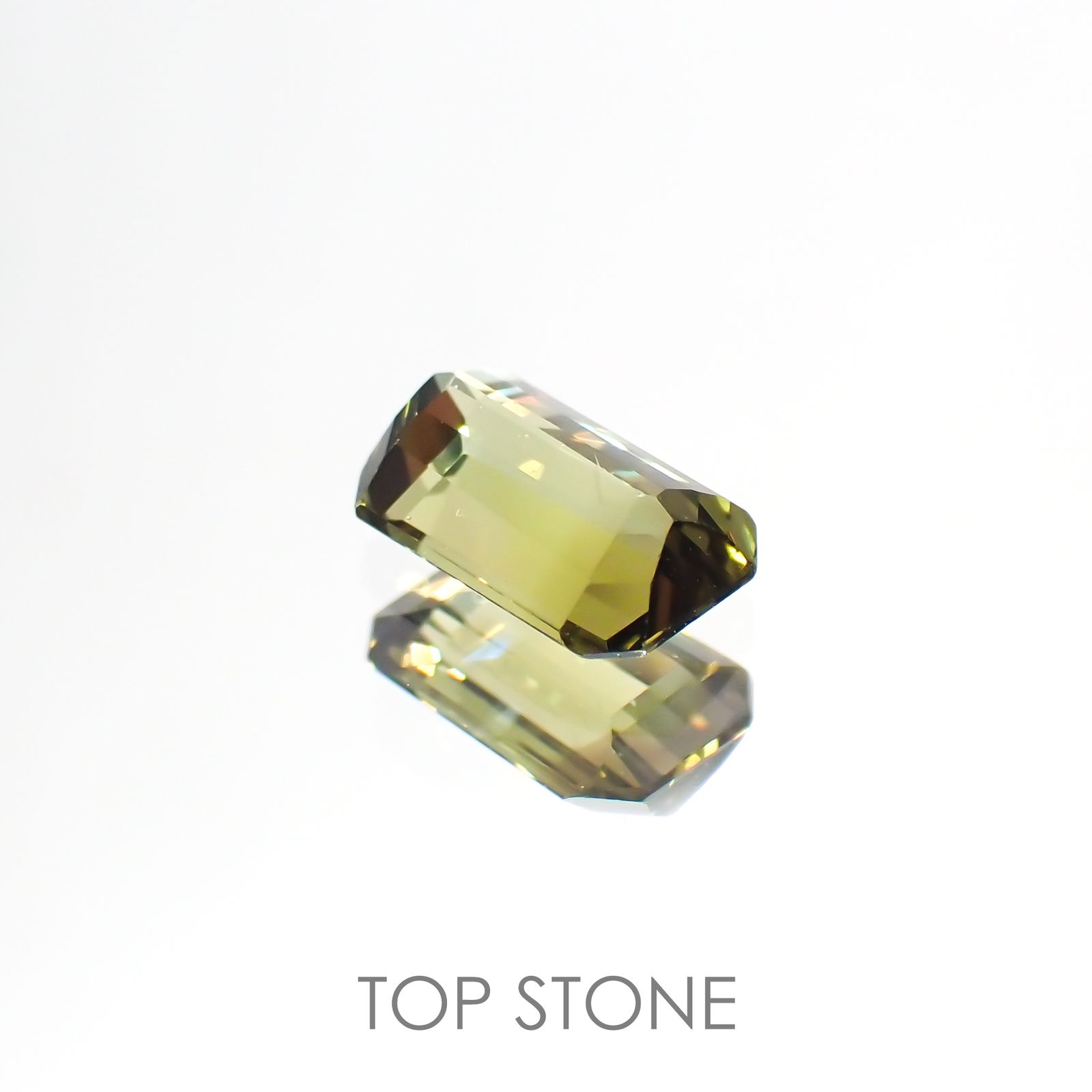バイカラークリソベリル(宝石名バイカラー・クリソベリル)マダガスカル産 0.85ct 識別済[220114199]6.8x4.2mm前後