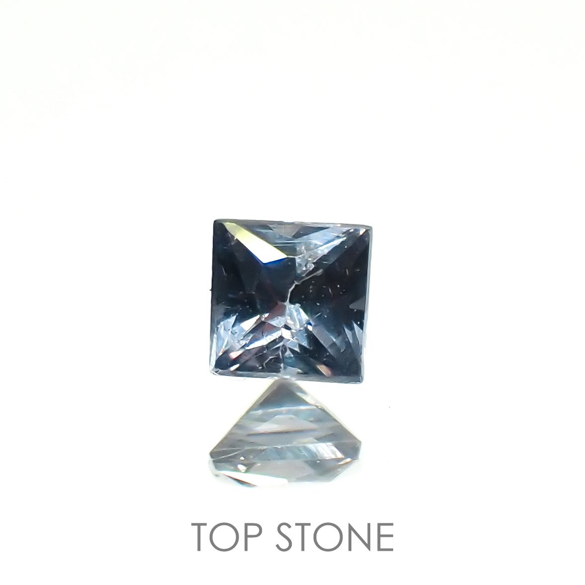 ◇プリンセスカット◇カラーチェンジガーネット アレキタイプ(宝石名ガーネット)マダガスカル・ベキリー産 0.093ct 識別済[221119058]2.4x2.4mm前後