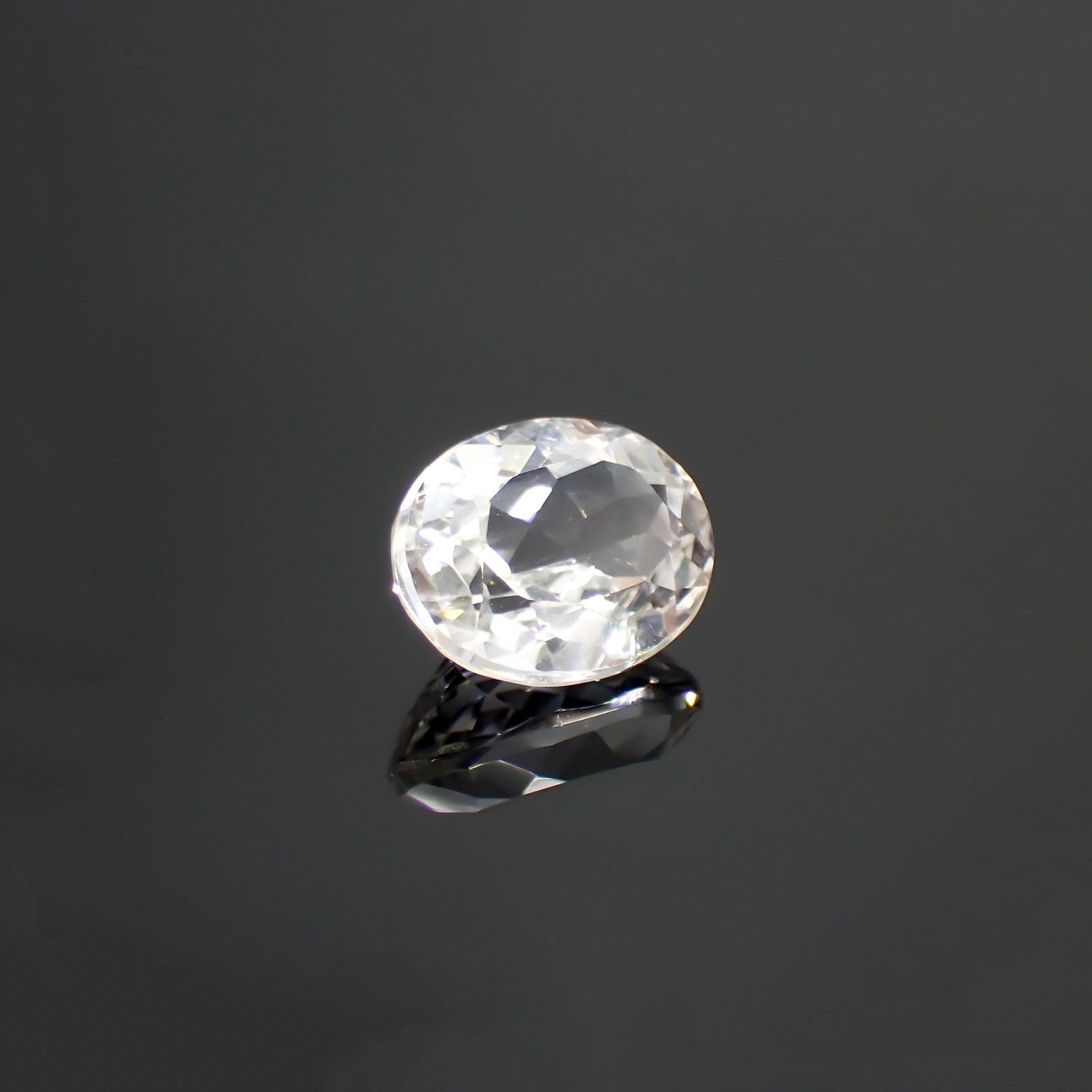 カラーレススポジュミン(宝石名ホワイト・スポジュミン) ブラジル産 3.10ct 識別済[210912631]10×7.9mm前後