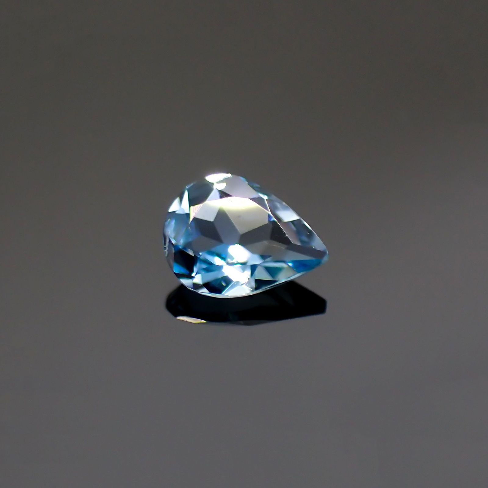 サンタマリアアクアマリン(宝石名アクアマリン) ブラジル産 0.18ct 識別済[210812640]4.9×3.7mm前後