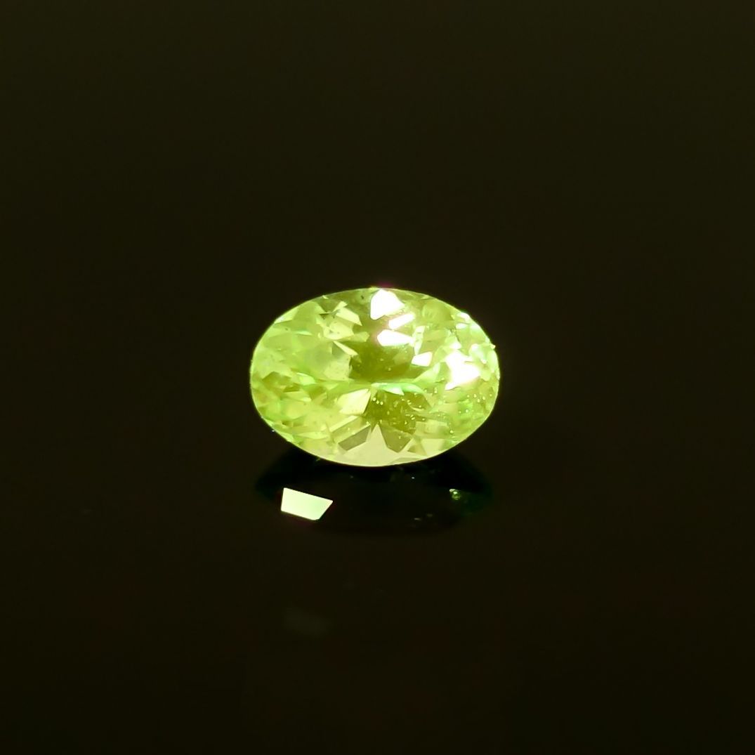 バナジウムコーネルピン(宝石名コーネルピン)タンザニア・タンガ州産 0.56ct 識別済[220115628]5.8x4.2mm前後