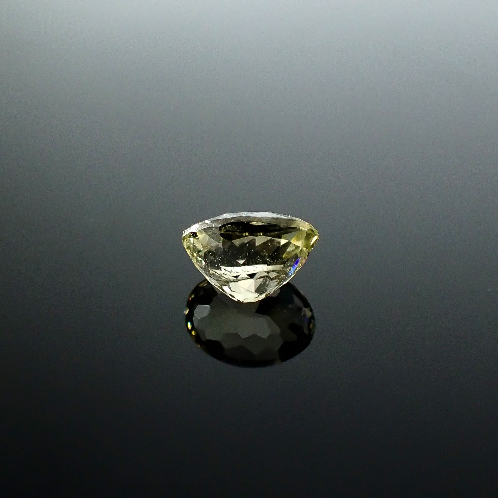 コーネルピン スリランカ産 1.15ct / 7.2x5.3mm前後 [251031233]